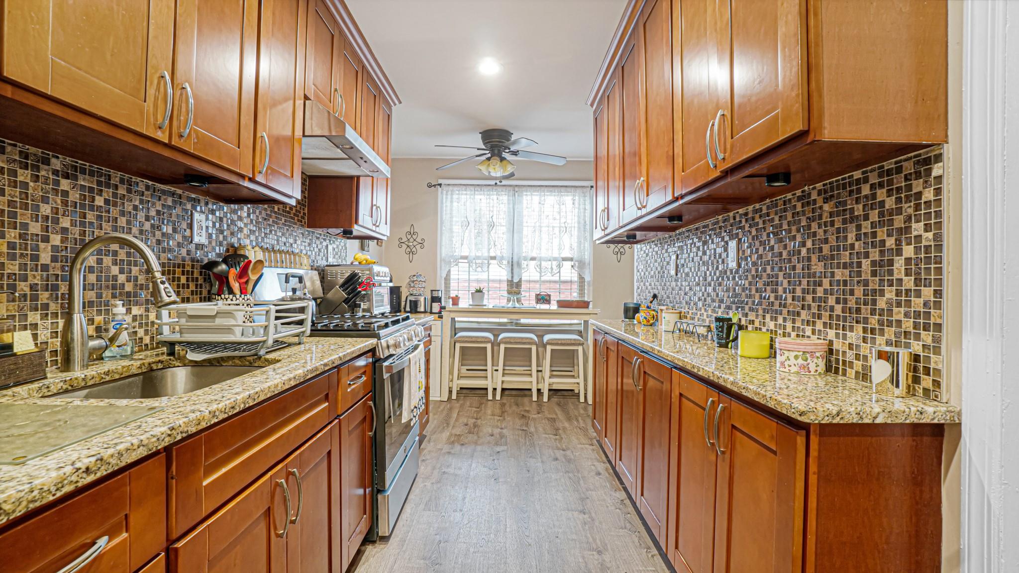 6477 82nd Place Property Photo 8