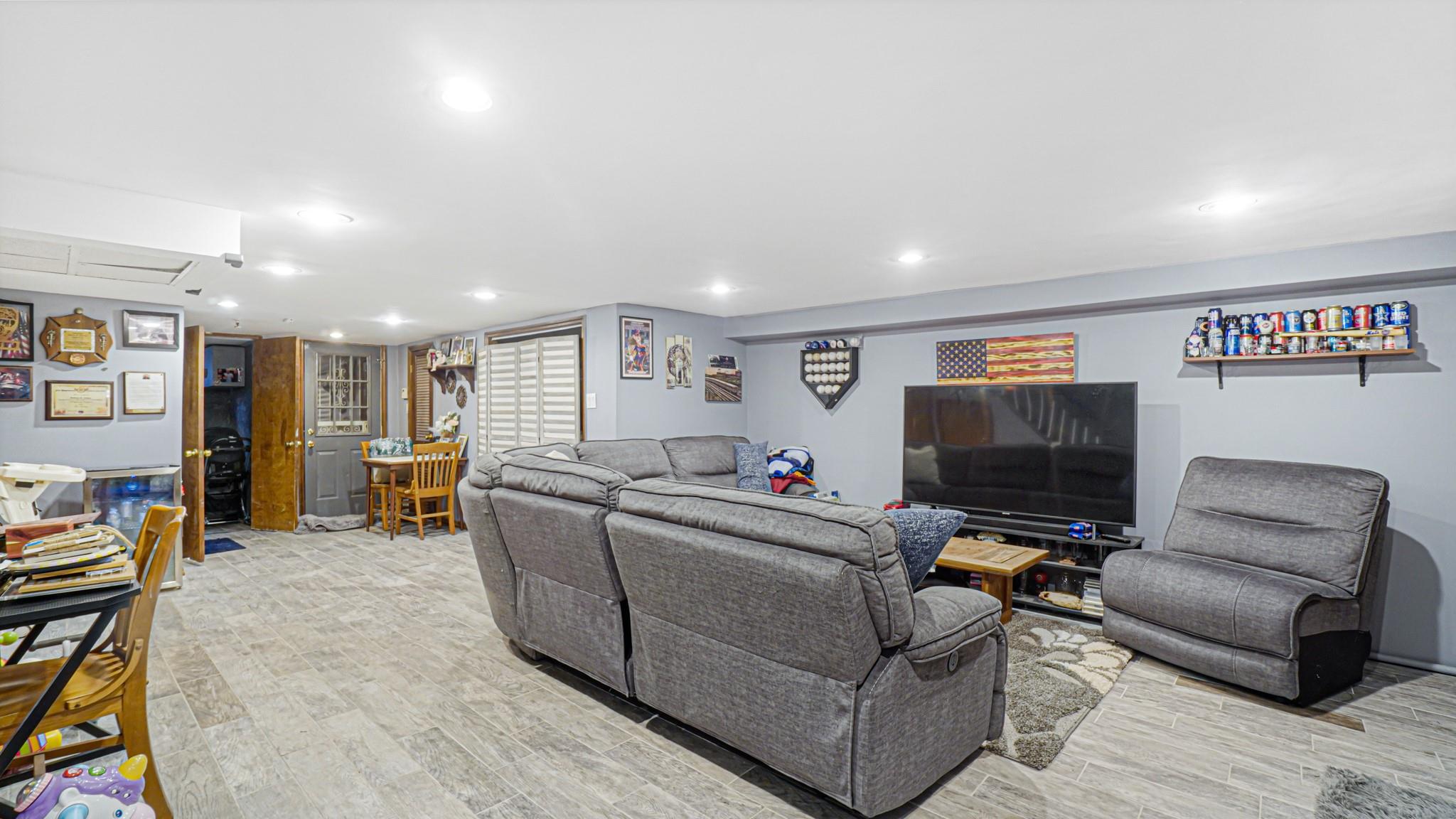 6477 82nd Place Property Photo 16