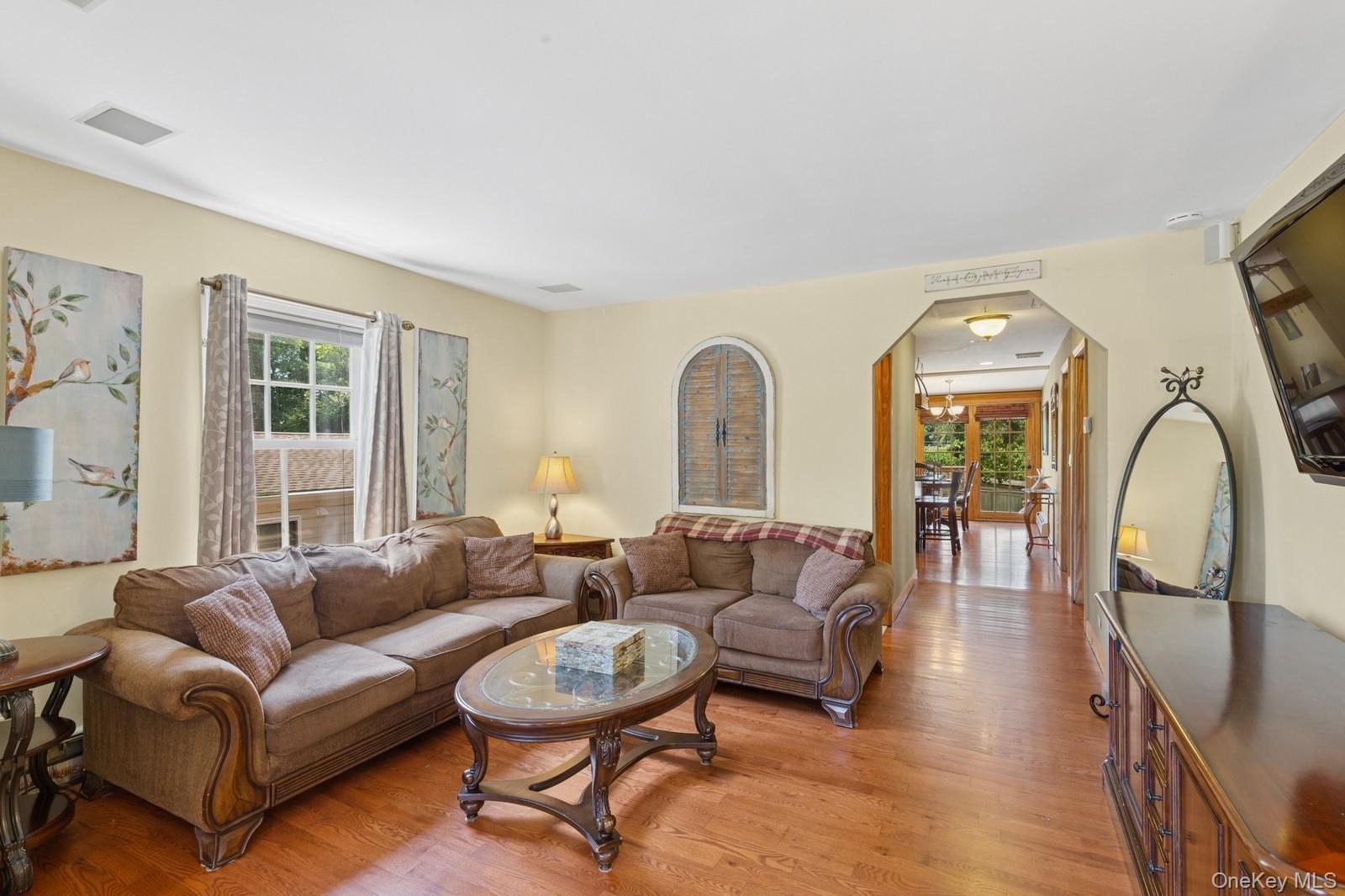 66 Lynbrook Drive Property Photo 8