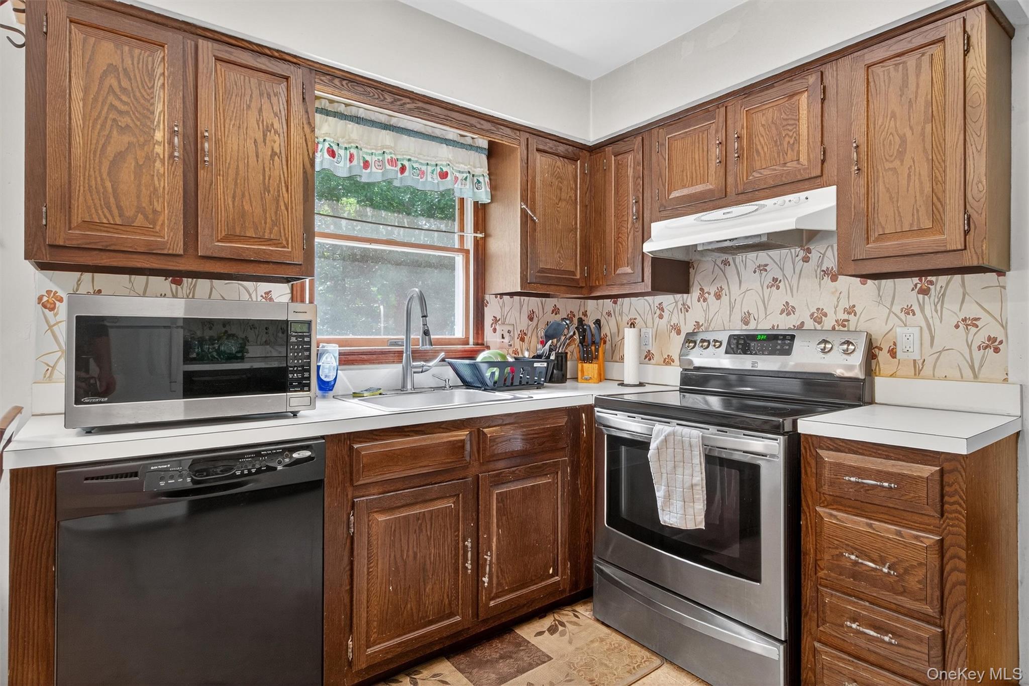 300 Estrada Road Property Photo 32
