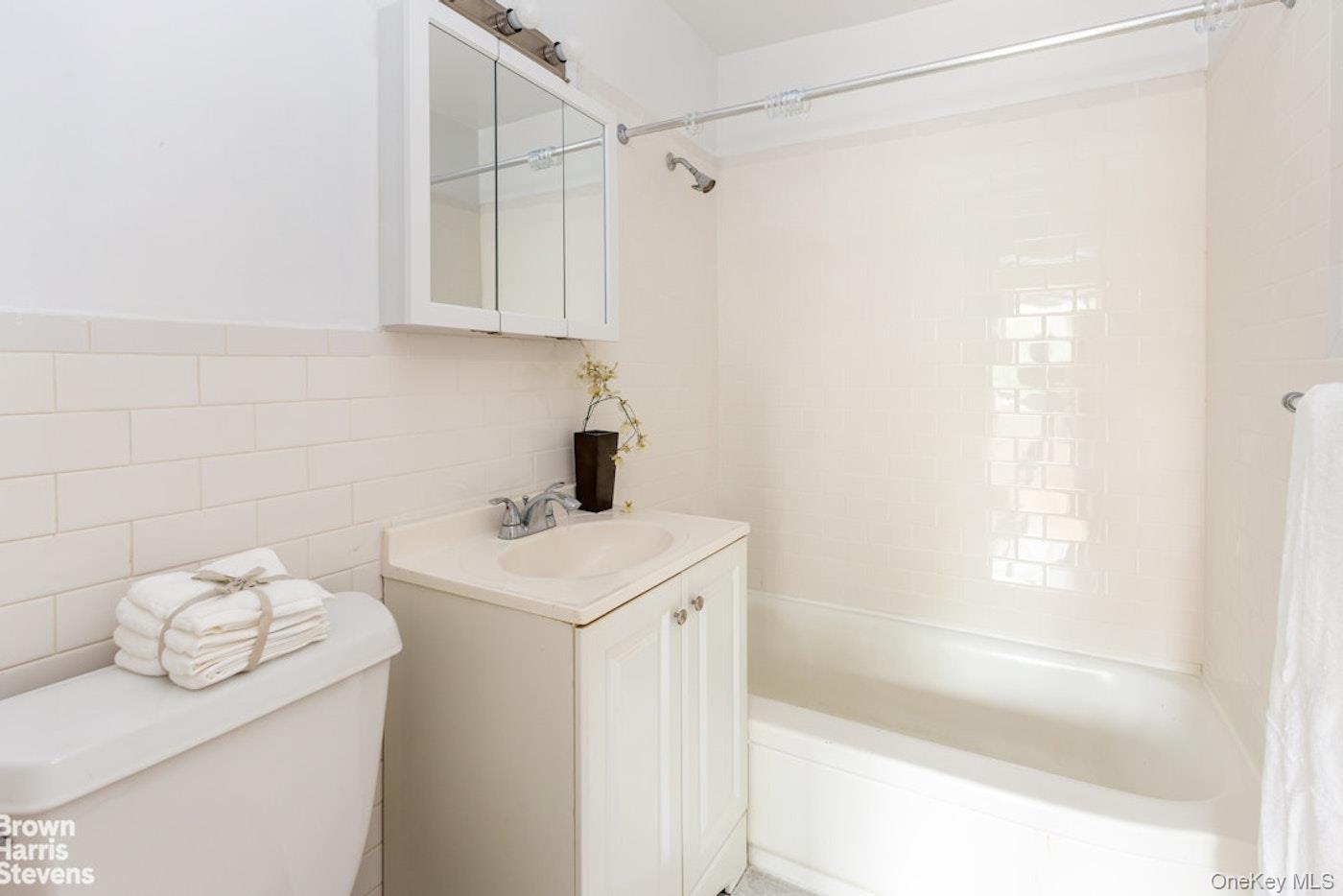 3671 Hudson Manor Terrace 4f Property Photo 3