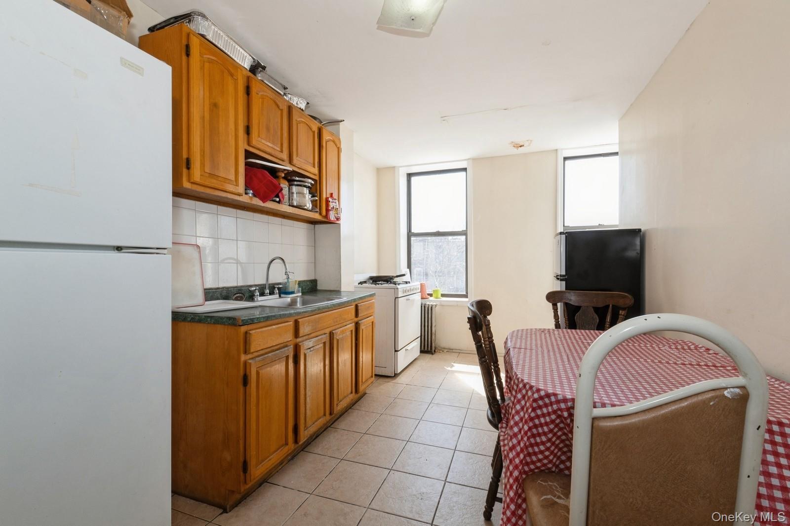 275 Howard Avenue Property Photo 10