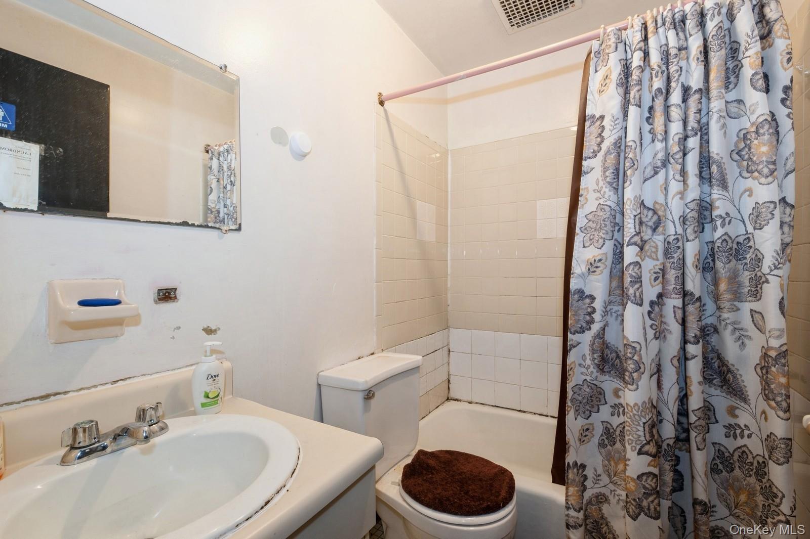 275 Howard Avenue Property Photo 11