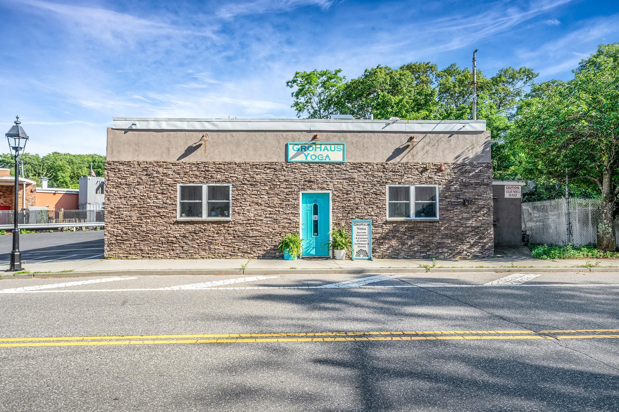6 New York Avenue Property Photo 1