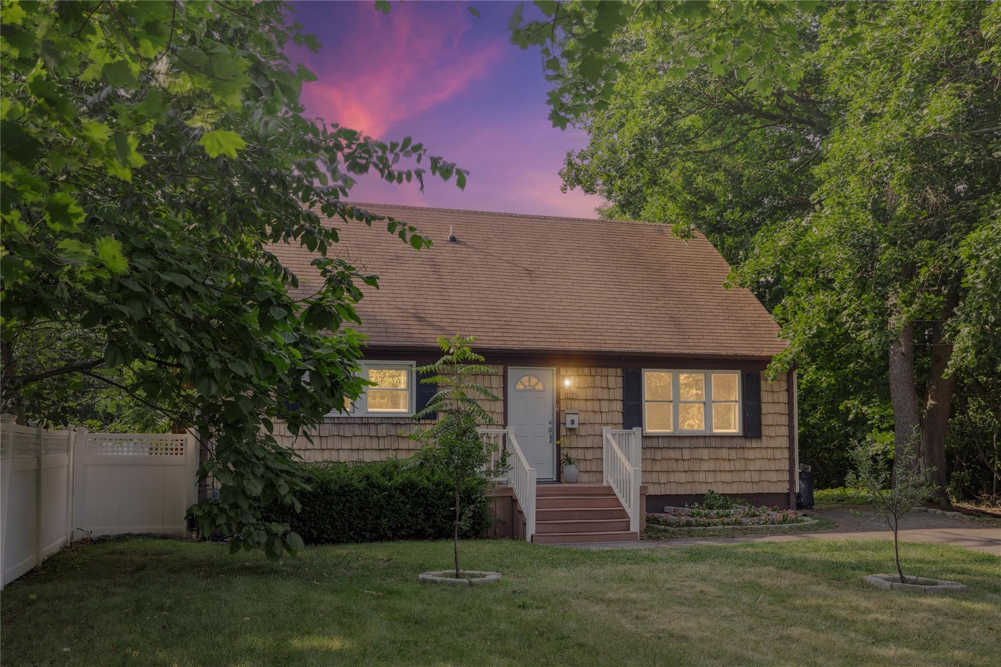 1668 Straight Path Property Photo 1