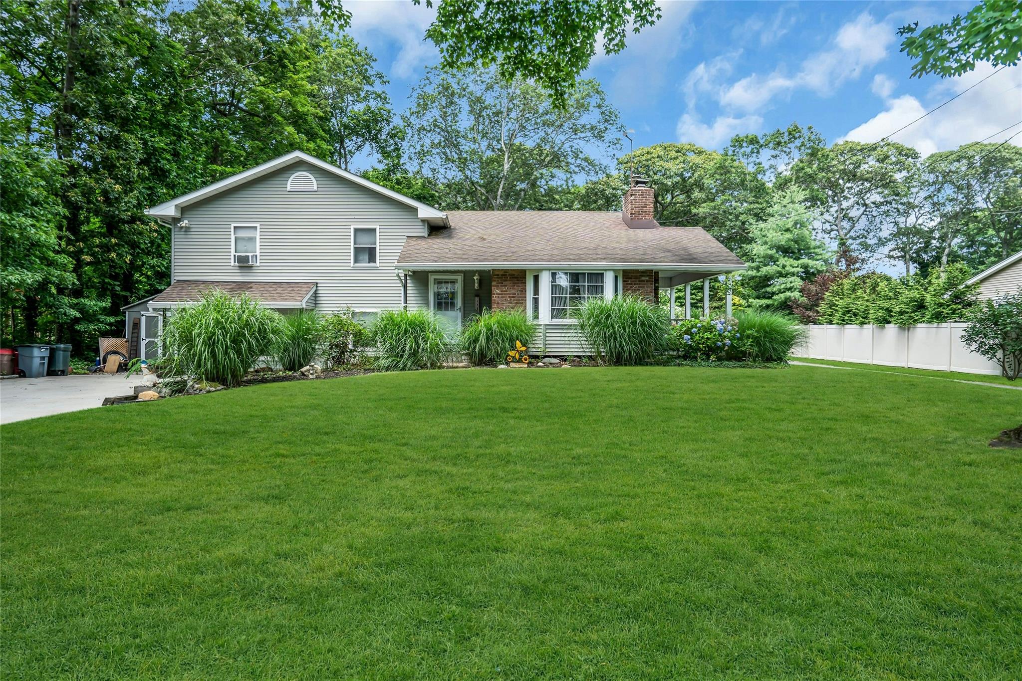 11 Grove Avenue Property Photo 2