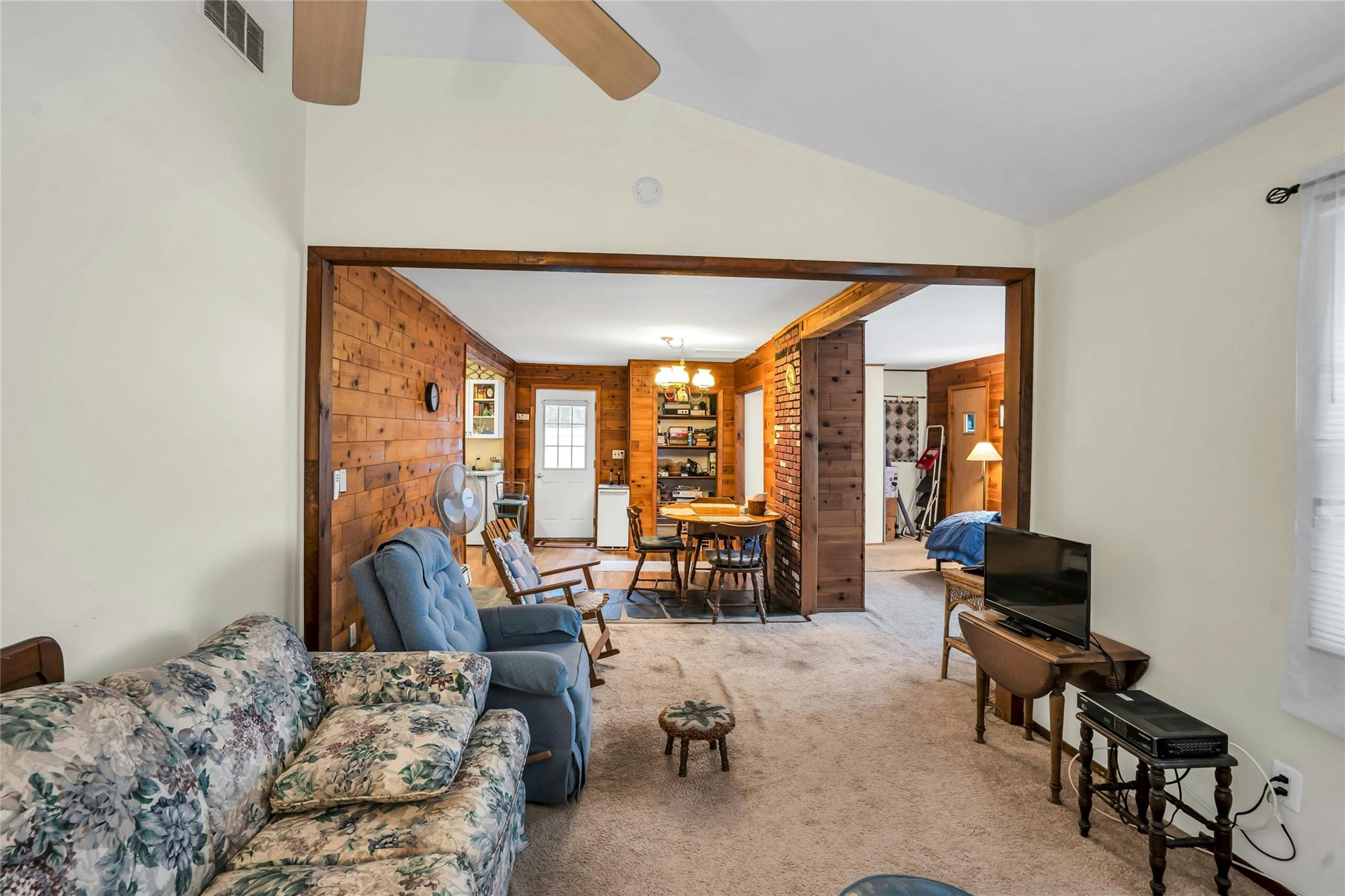 11 Grove Avenue Property Photo 27