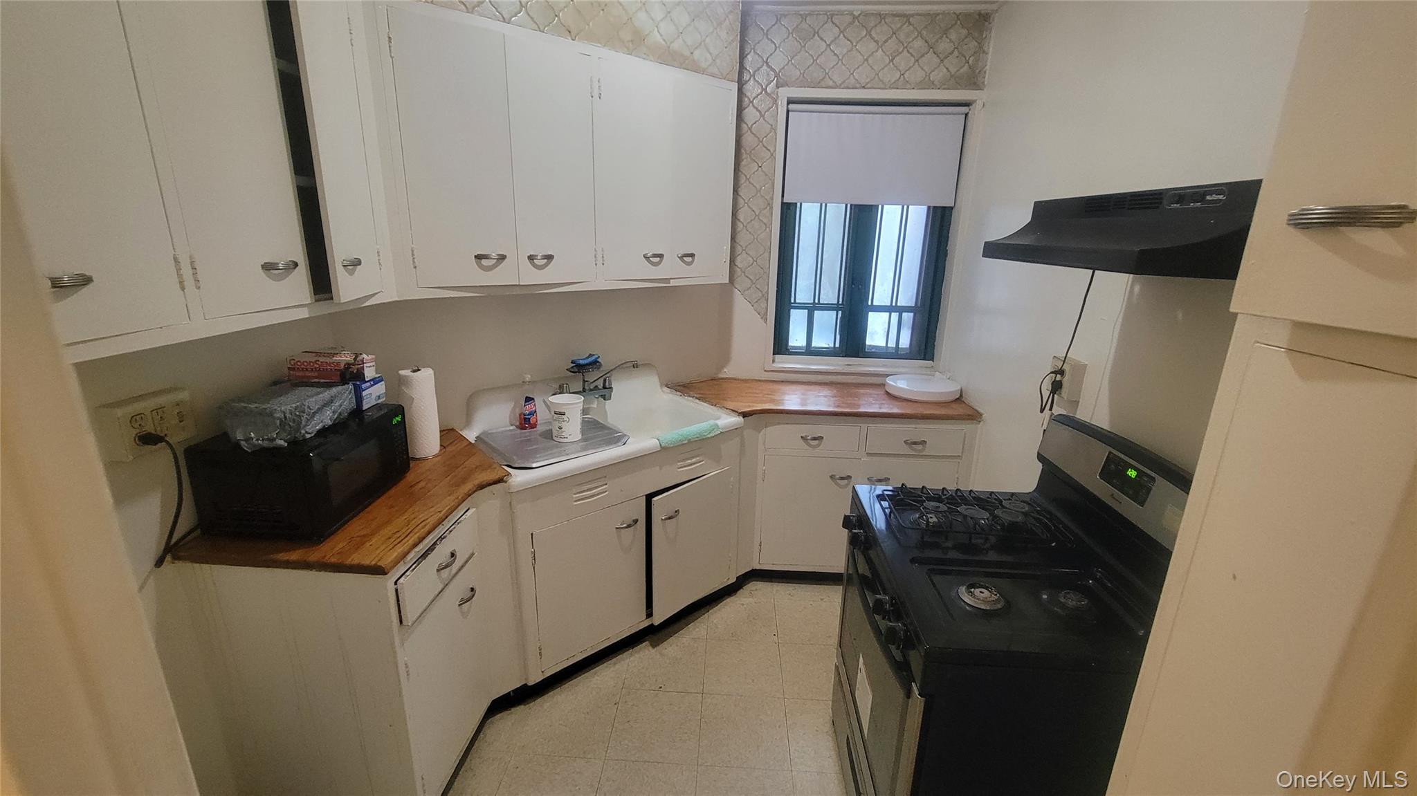 1596 Unionport Road 2e Property Photo 3