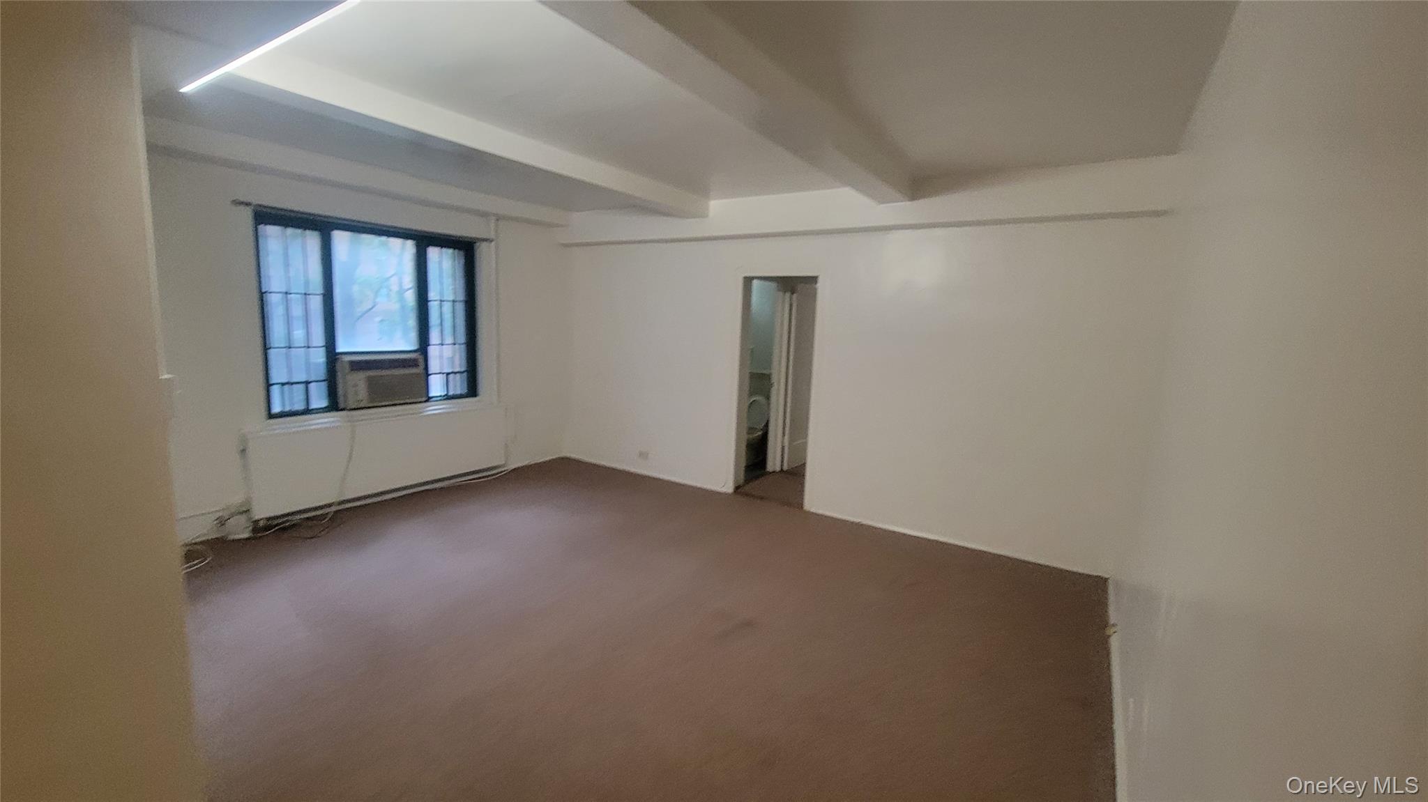 1596 Unionport Road 2e Property Photo 4