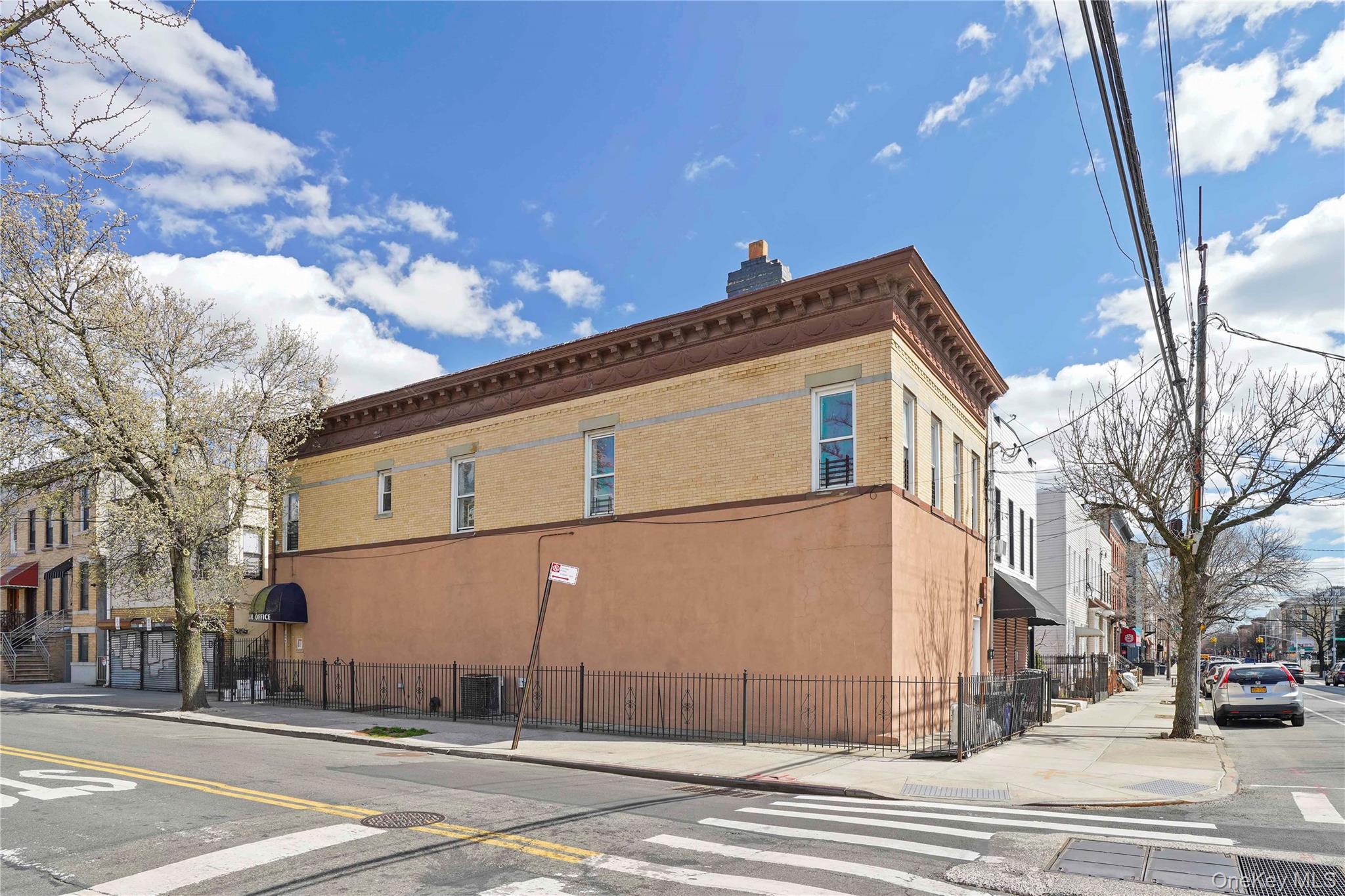 351 Onderdonk Avenue Property Photo 4