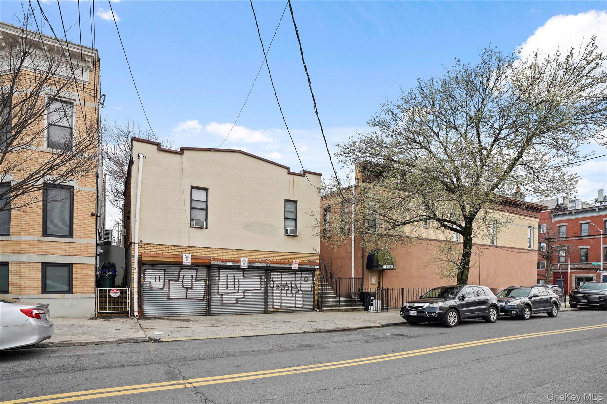 351 Onderdonk Avenue Property Photo 6
