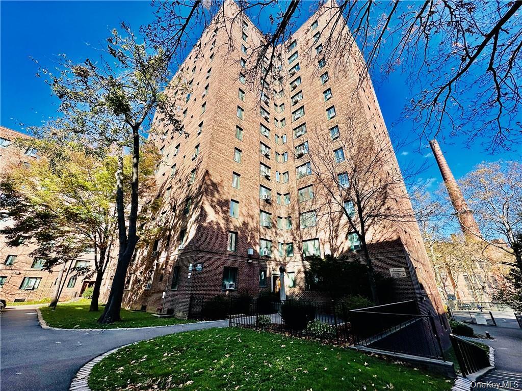 1970 E Tremont Avenue 1c Property Photo 17