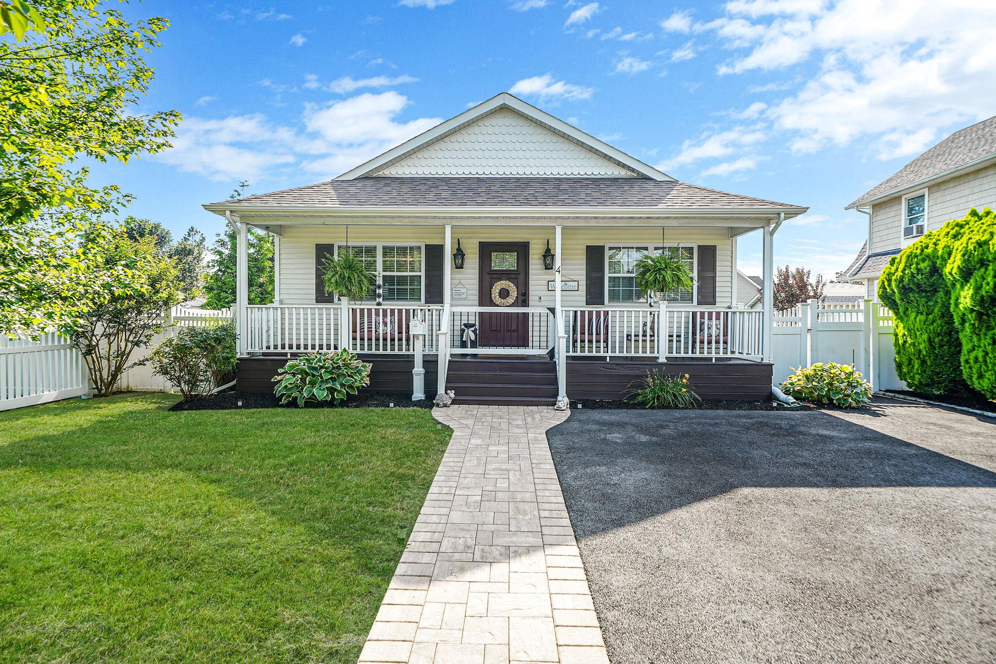 4 Ferndale Boulevard Property Photo 1