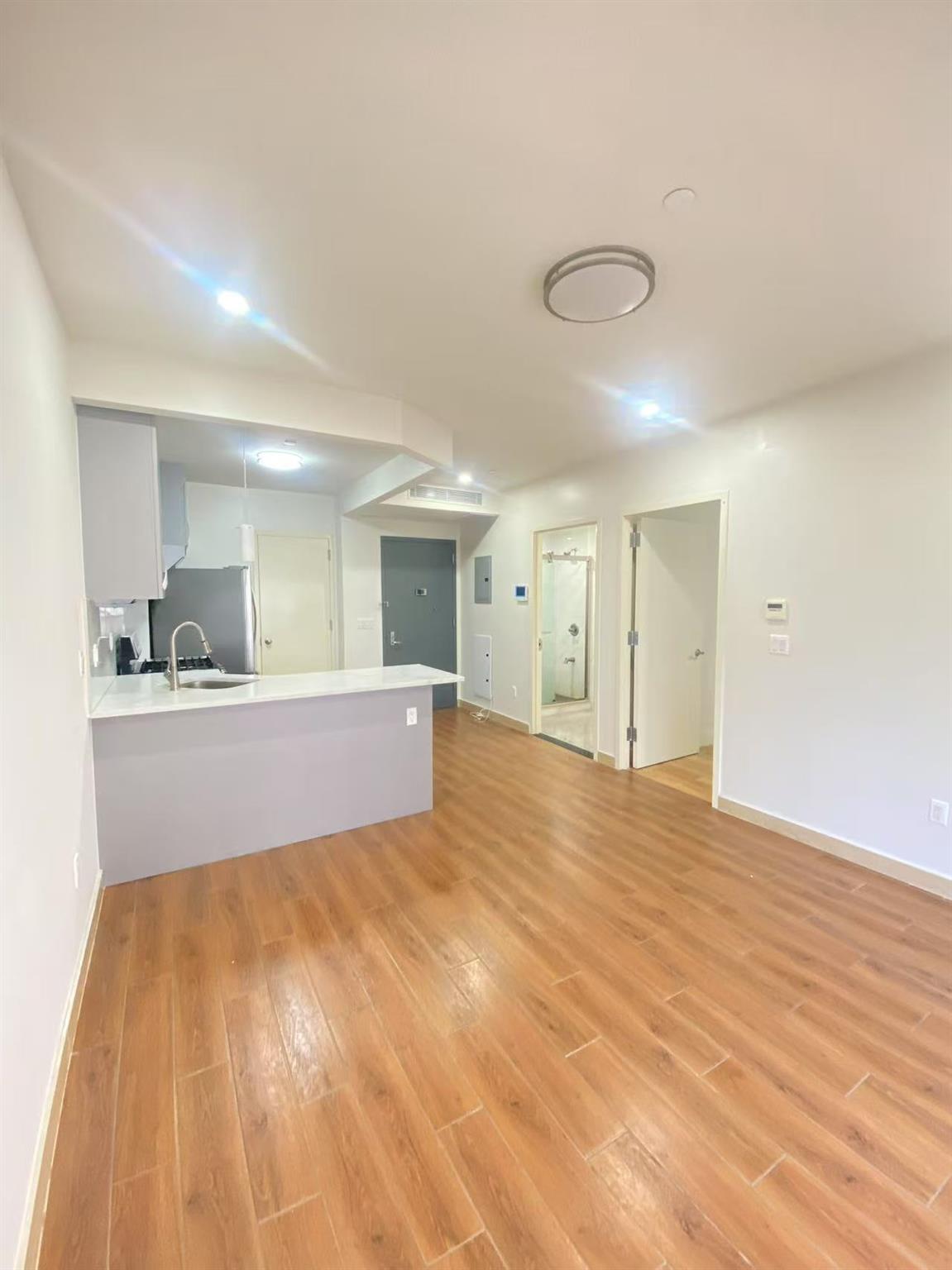 42-22 Crescent Street 3b Property Photo 5