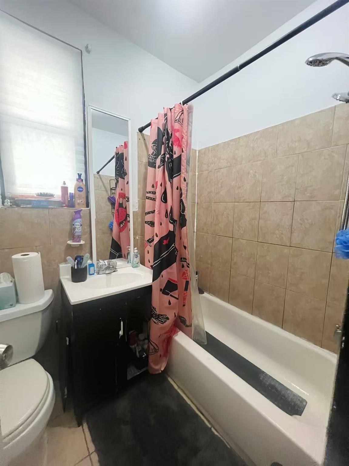 63 1/2 Glen Street Property Photo 3