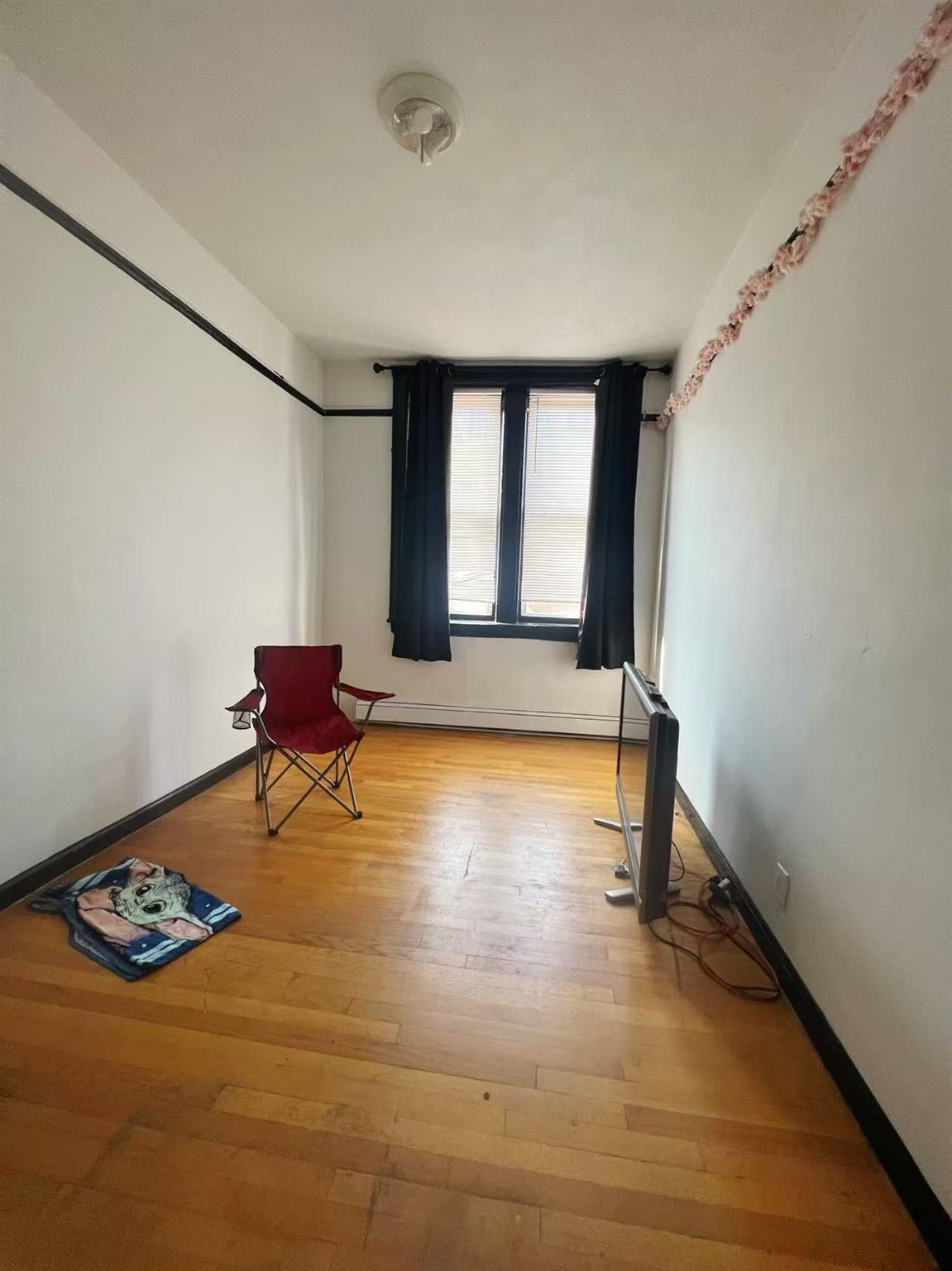 63 1/2 Glen Street Property Photo 4