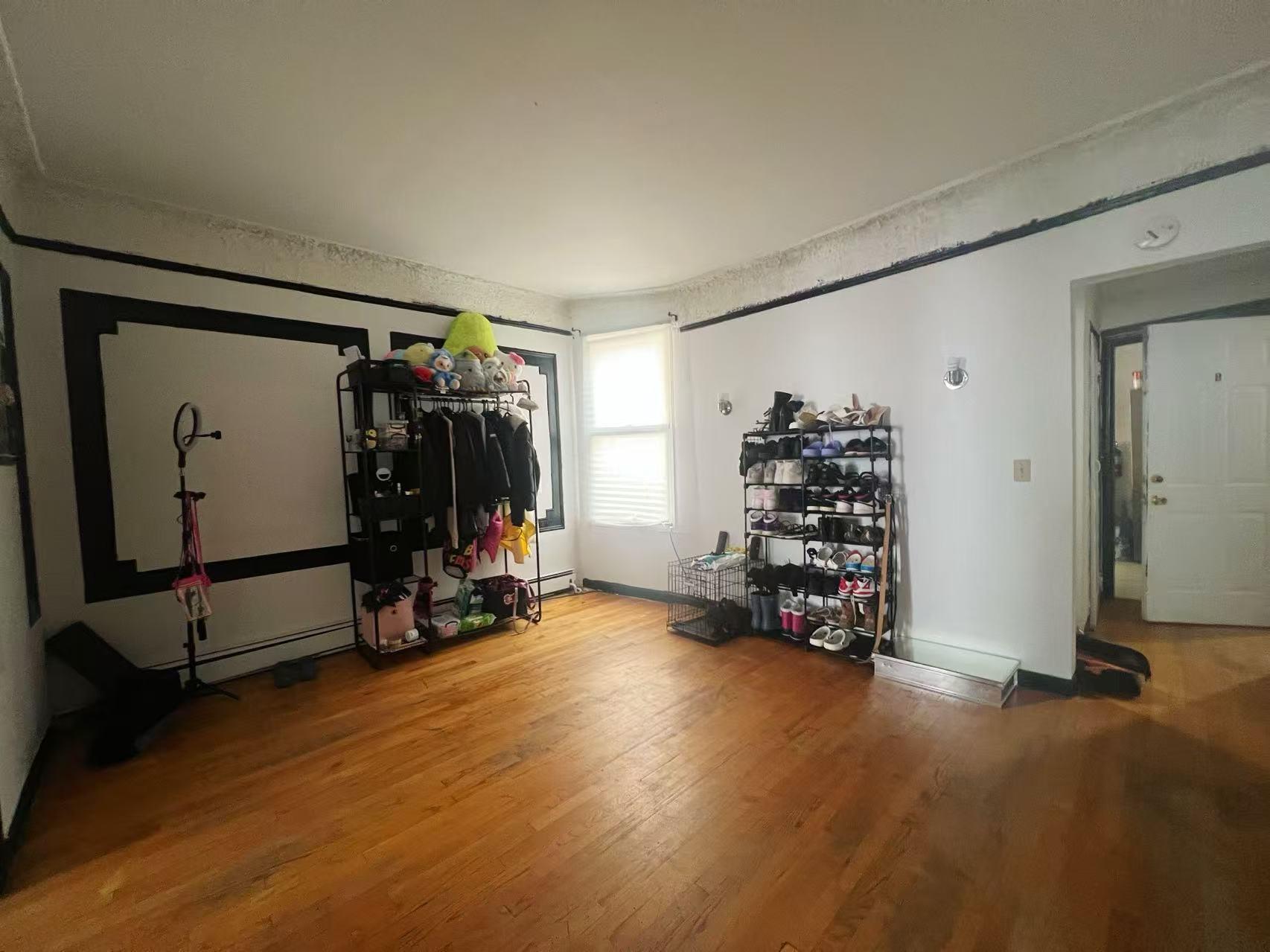 63 1/2 Glen Street Property Photo 6