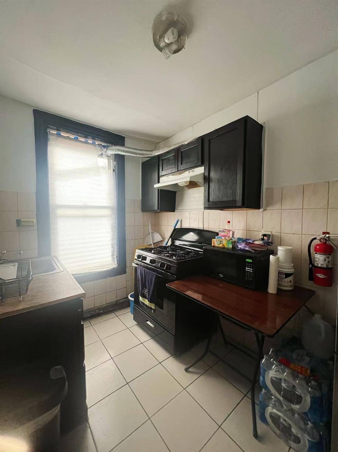63 1/2 Glen Street Property Photo 7