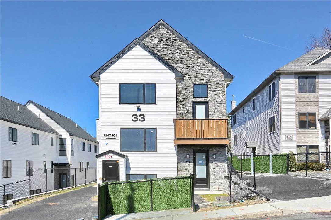 33 Ewing Avenue 102