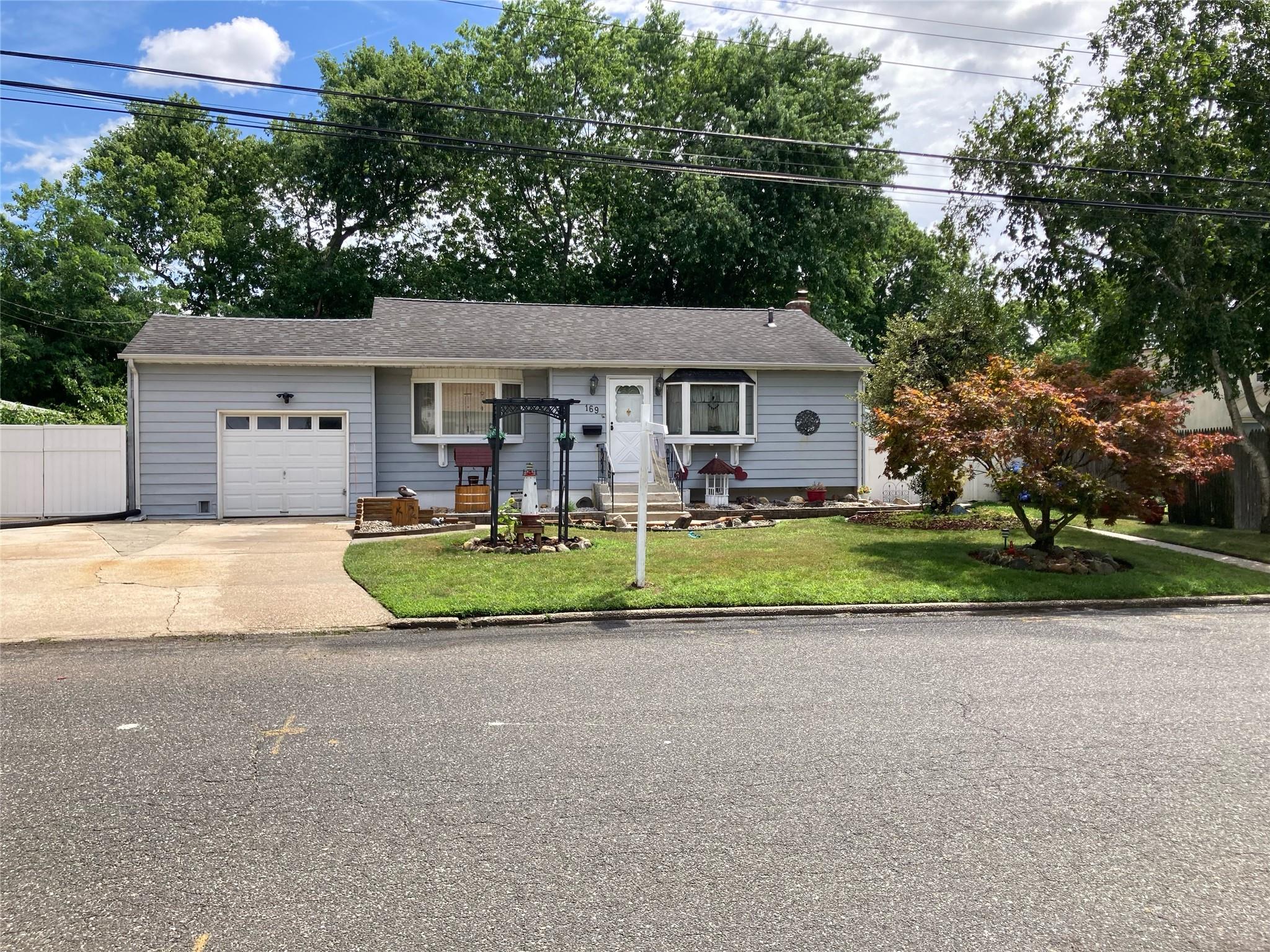 169 Front Avenue Property Photo 1
