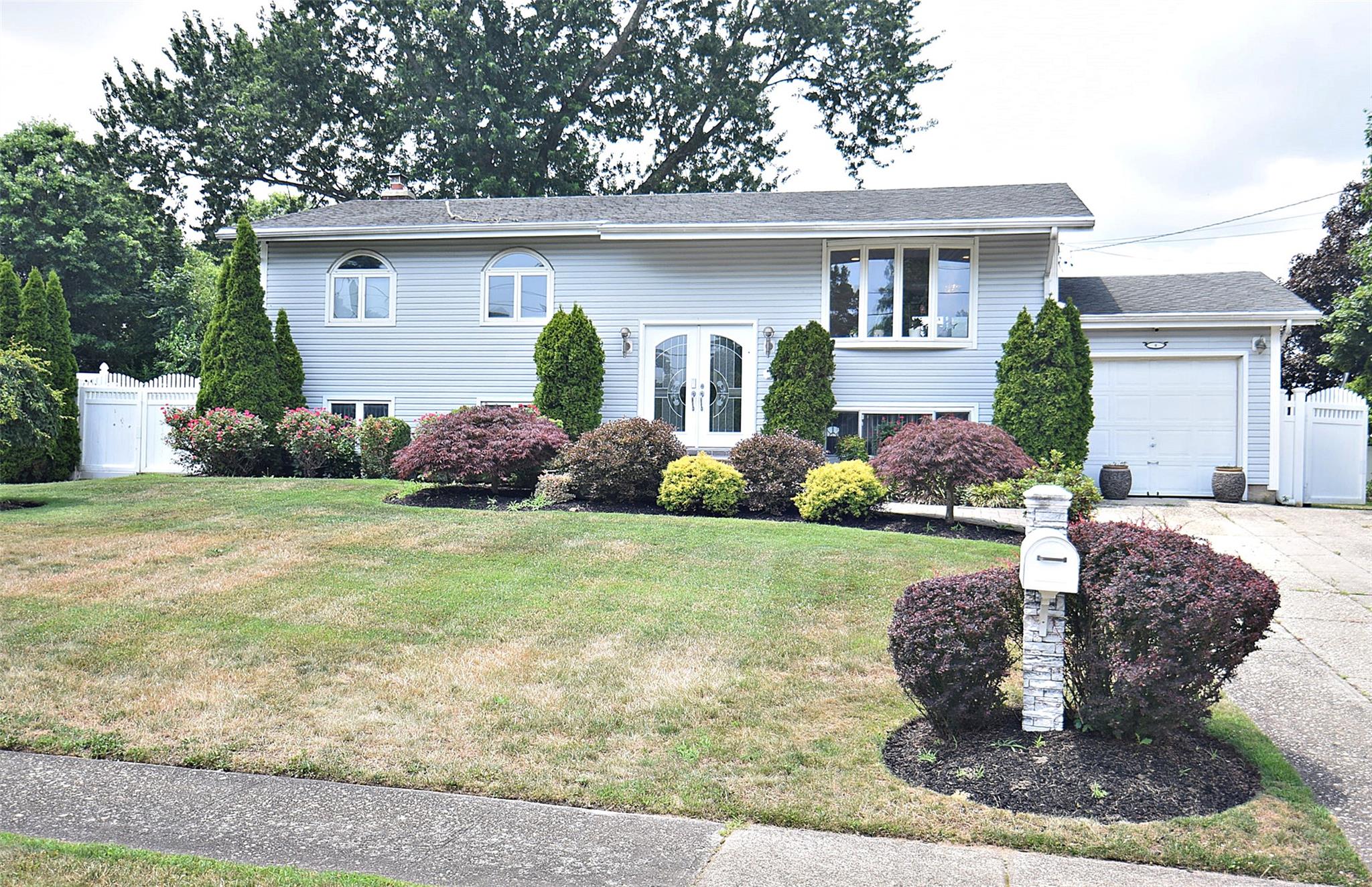 8 Brookwood Drive Property Photo 1