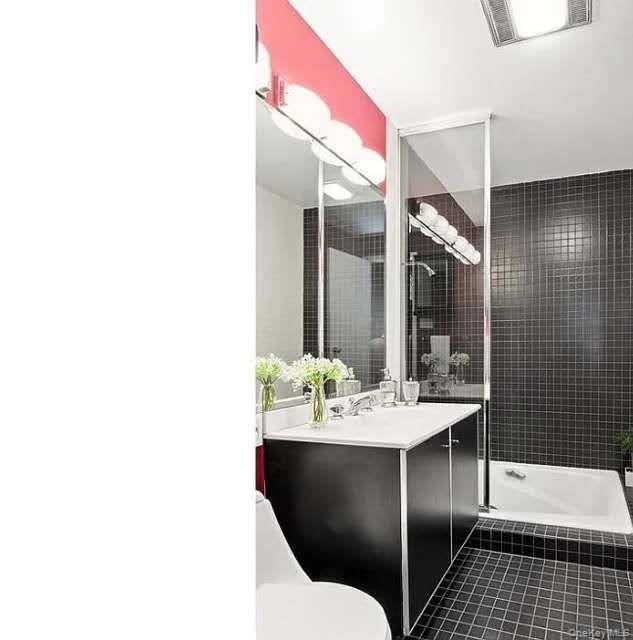 8 W 65th Street 5a Property Photo 3