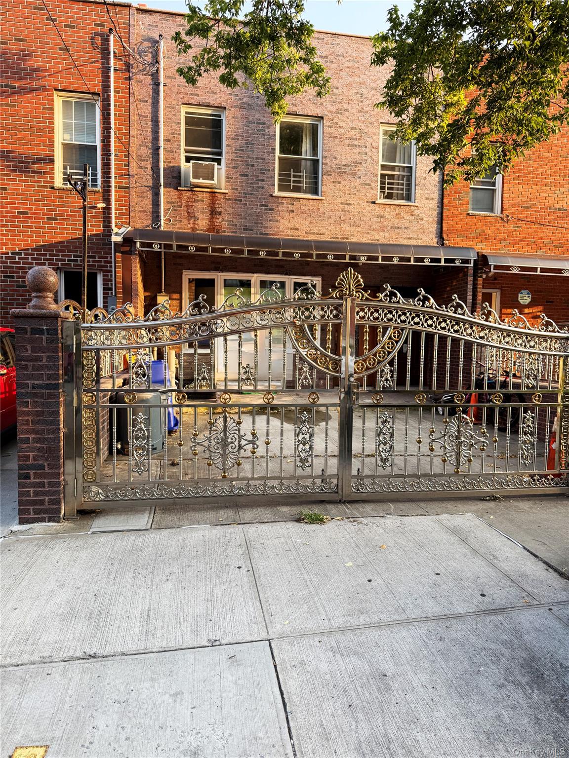 2356 Waterbury Avenue Property Photo 1