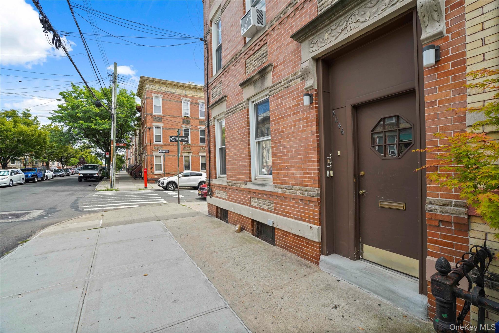 6046 Putnam Avenue Property Photo 4