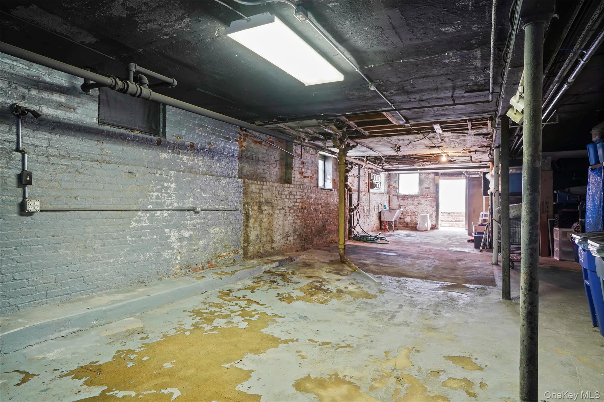 6046 Putnam Avenue Property Photo 32