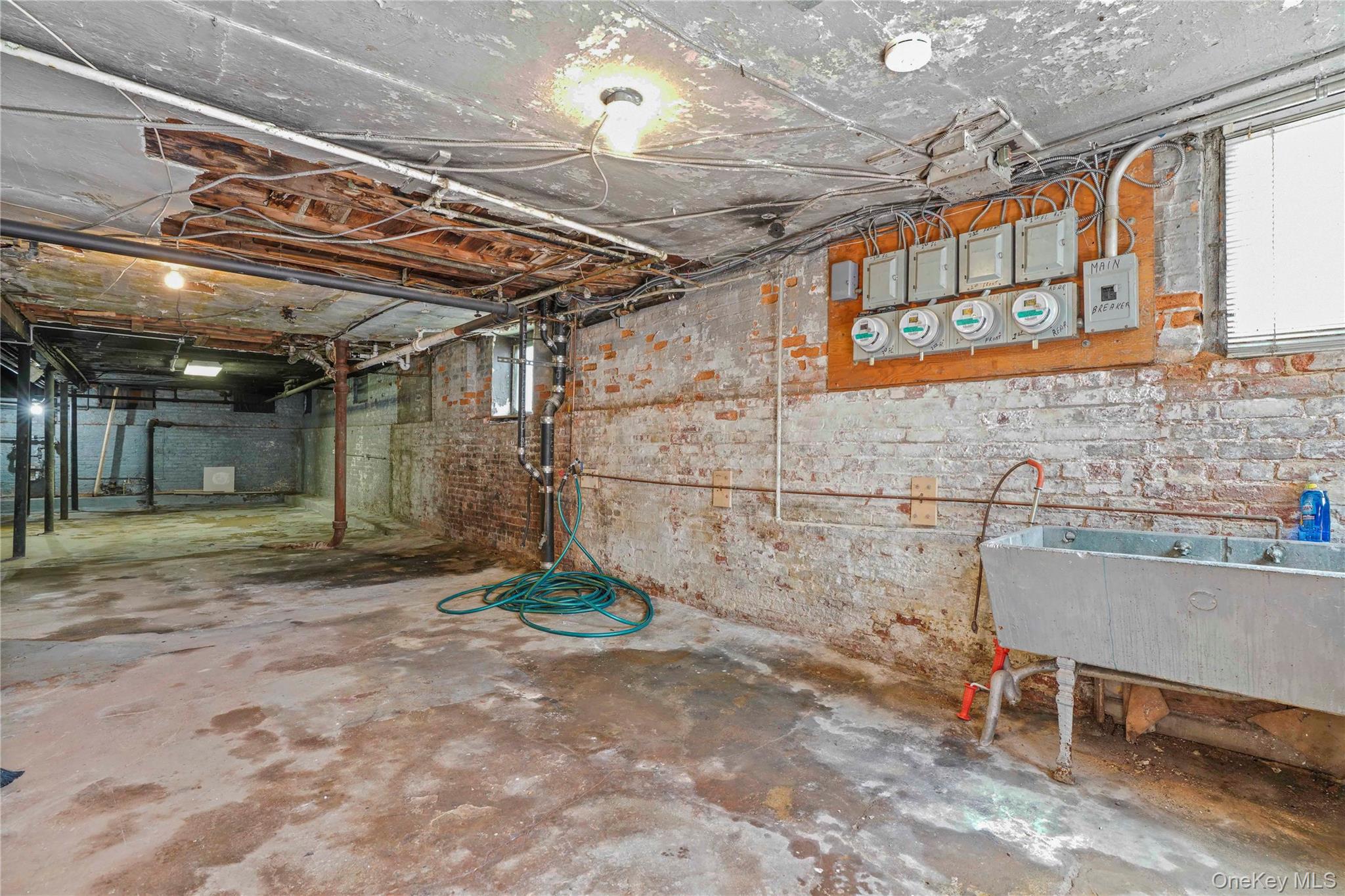 6046 Putnam Avenue Property Photo 39