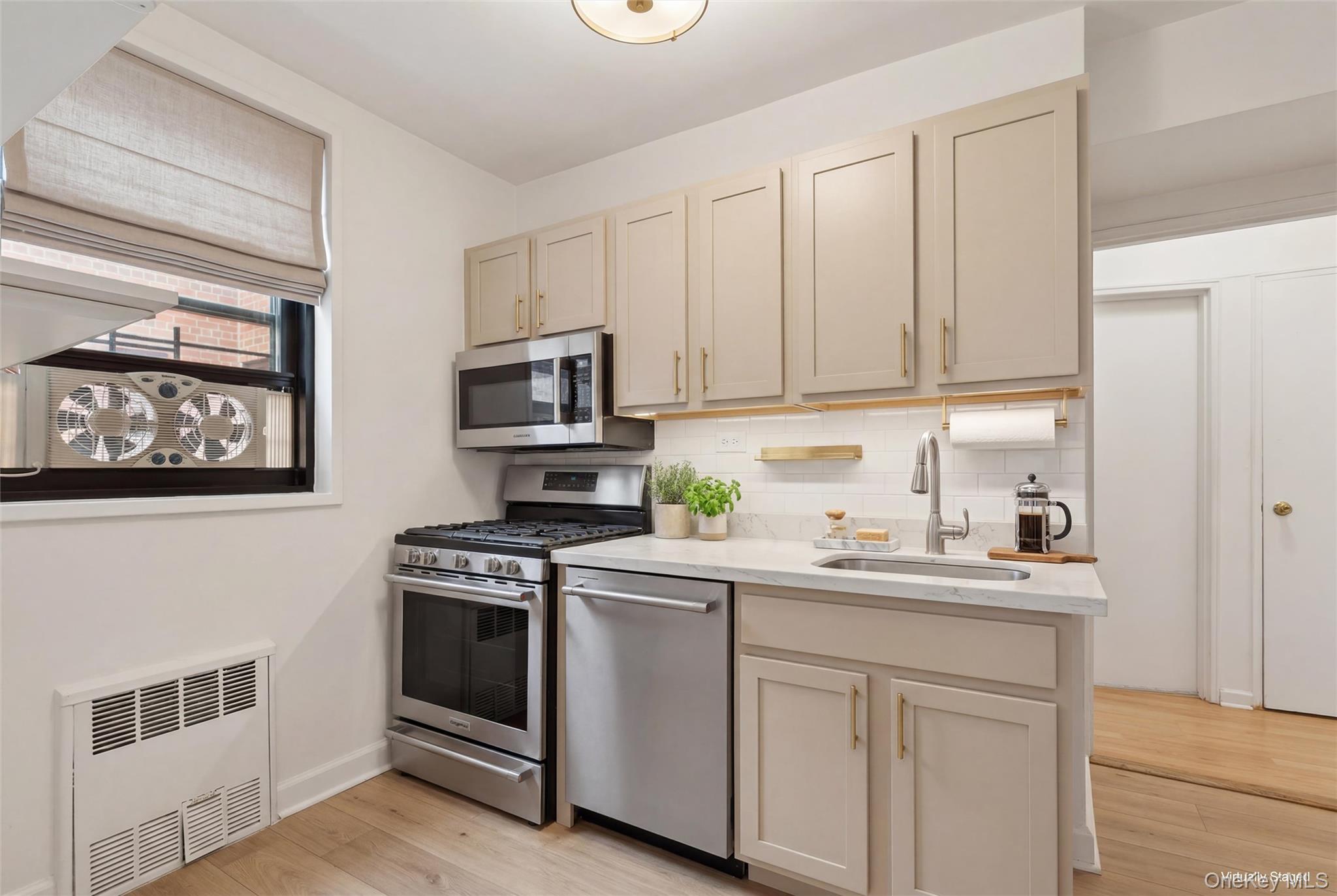 139-15 83 Avenue 629 Property Photo 5