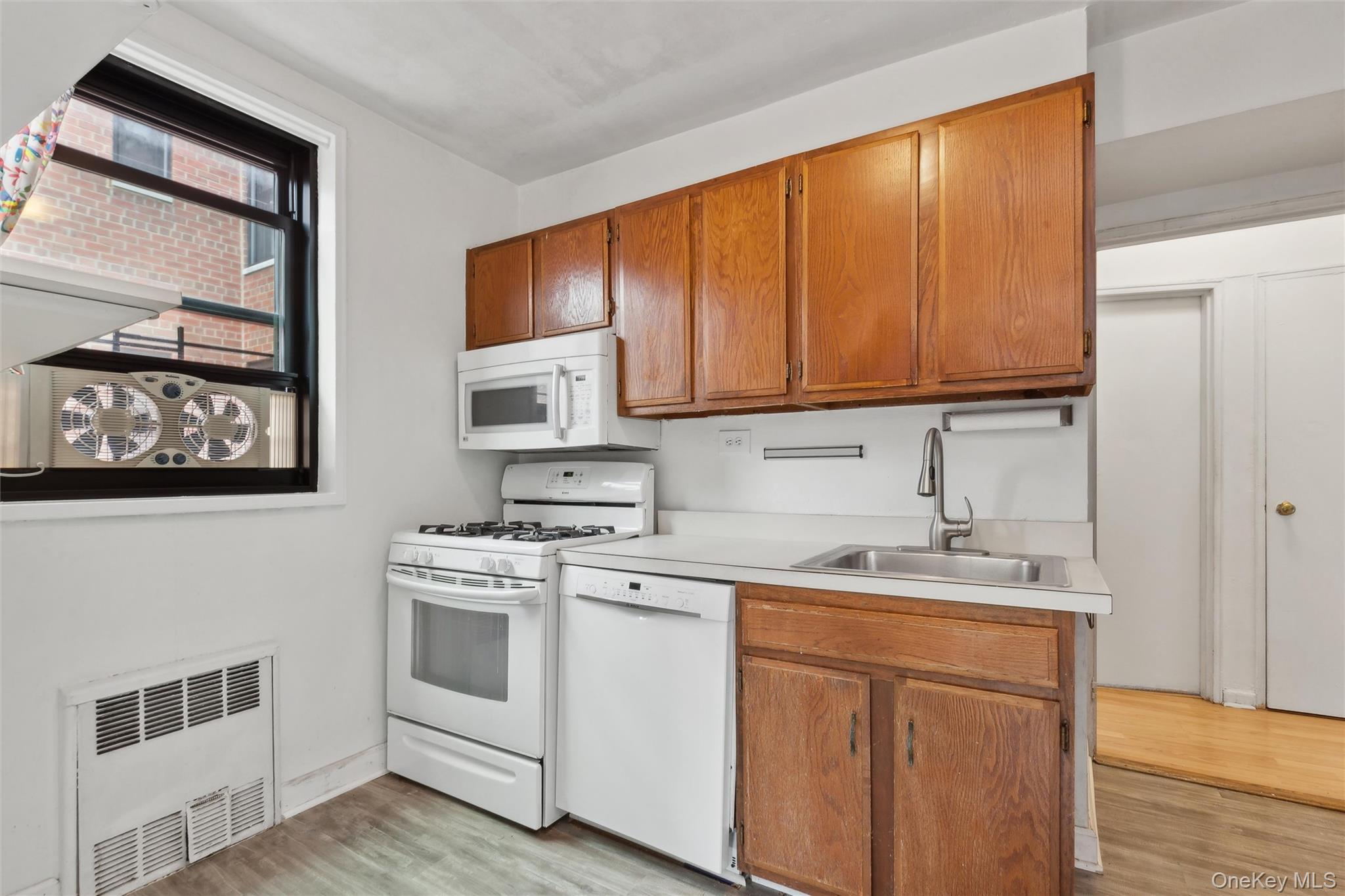 139-15 83 Avenue 629 Property Photo 6