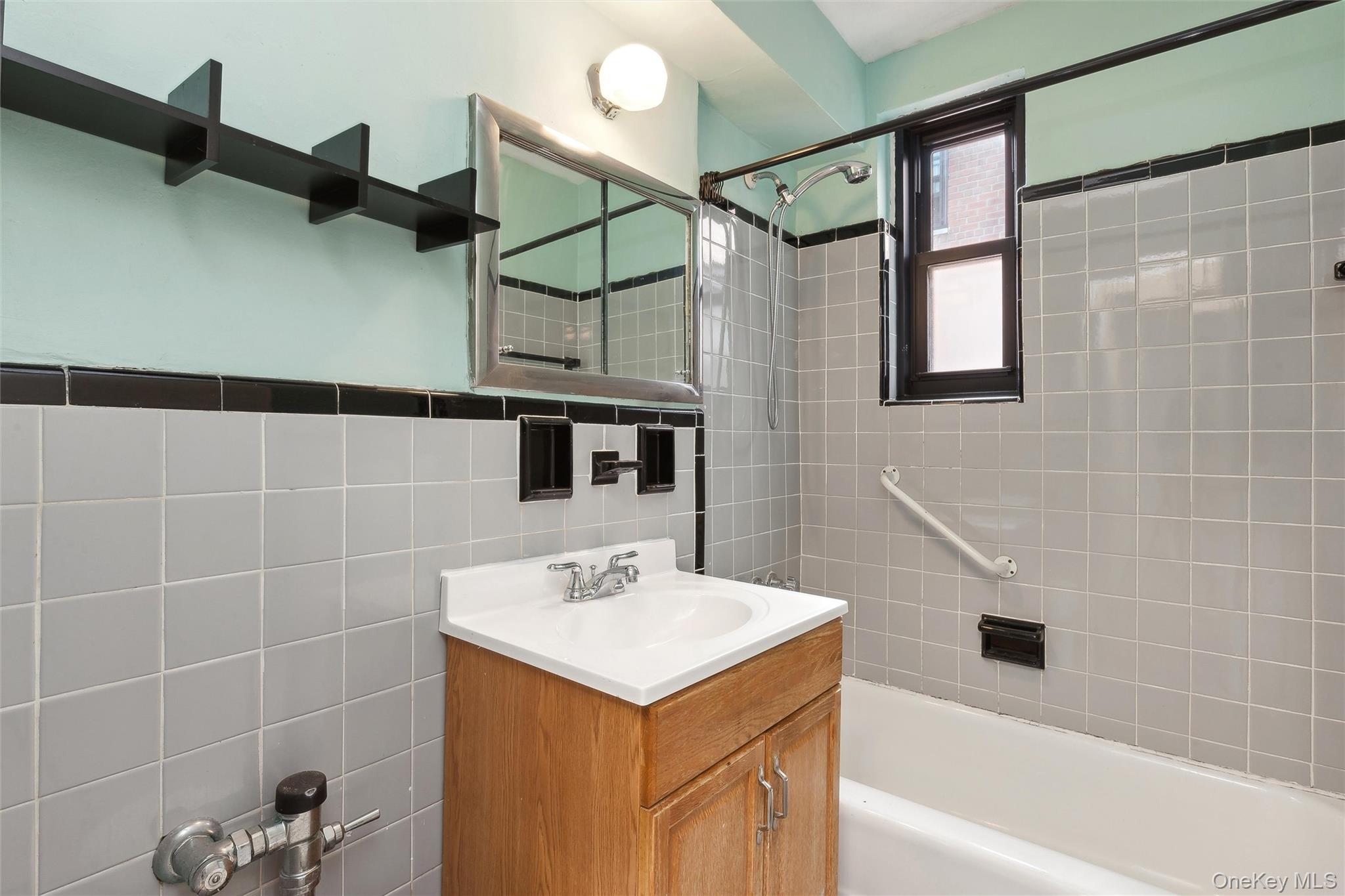 139-15 83 Avenue 629 Property Photo 14