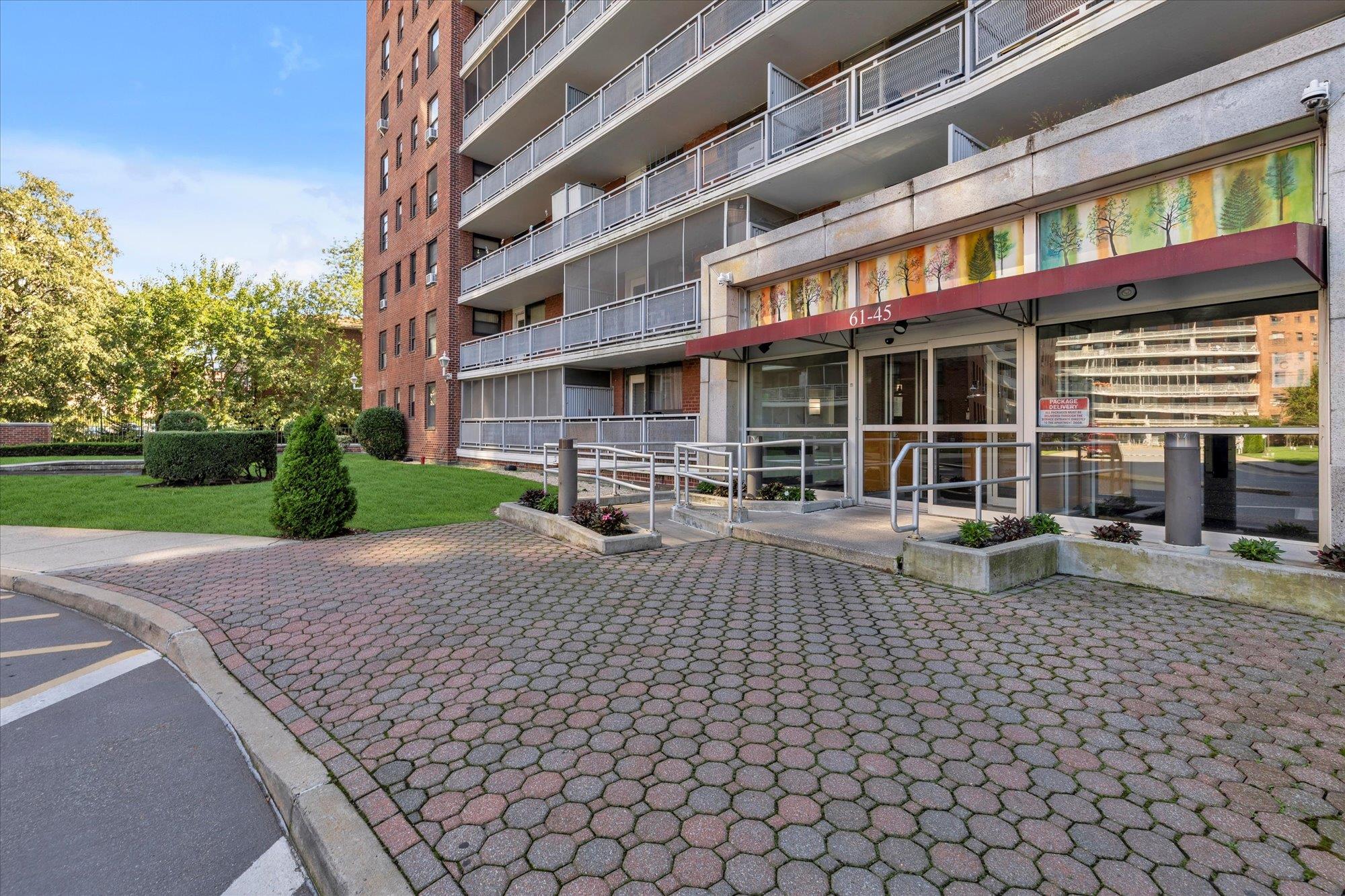 61-45 98 Street 11g Property Photo 13