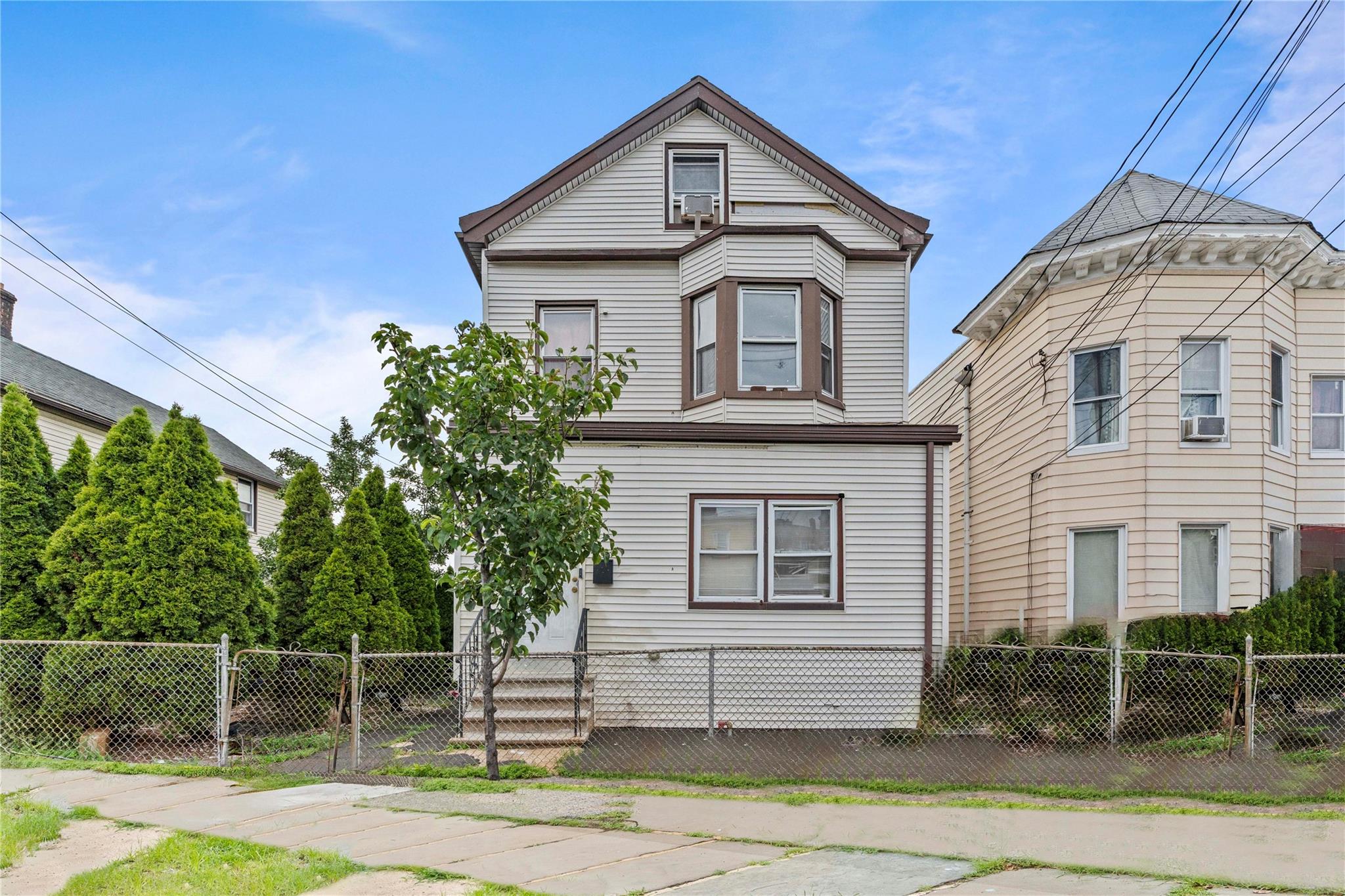 122 S High Street Property Photo 1