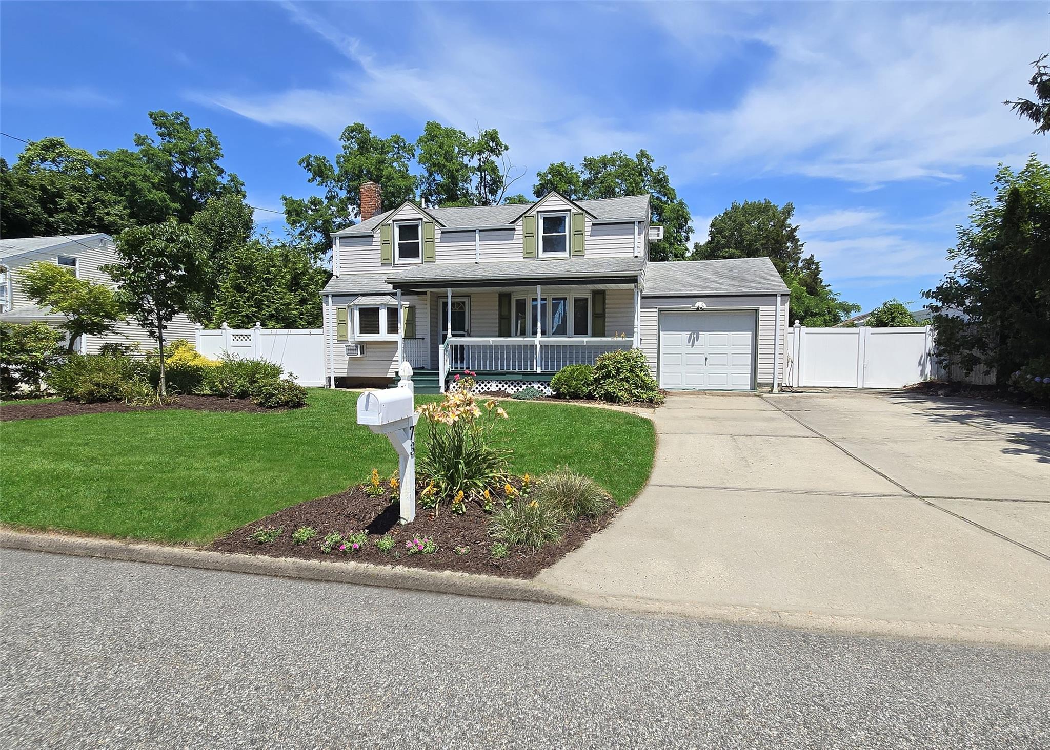 73 Peconic Street