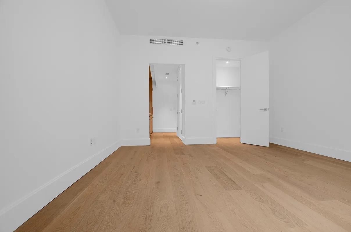 2218 Jackson Avenue 304 Property Photo 6