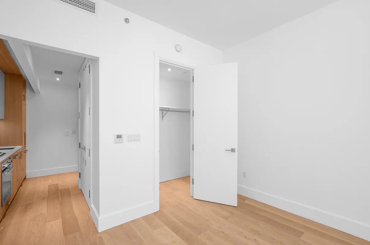 2218 Jackson Avenue 304 Property Photo 7