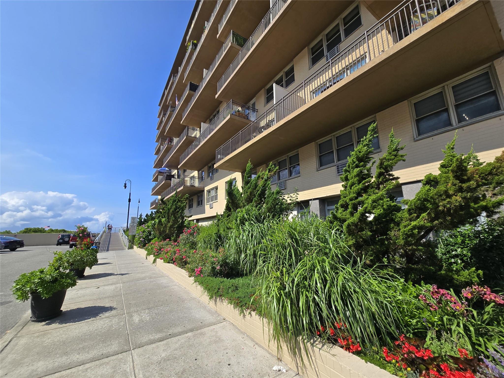 25 Neptune Boulevard 2t Property Photo 1