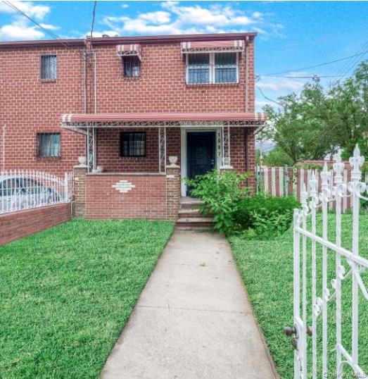 1087 Blake Avenue Property Photo 1