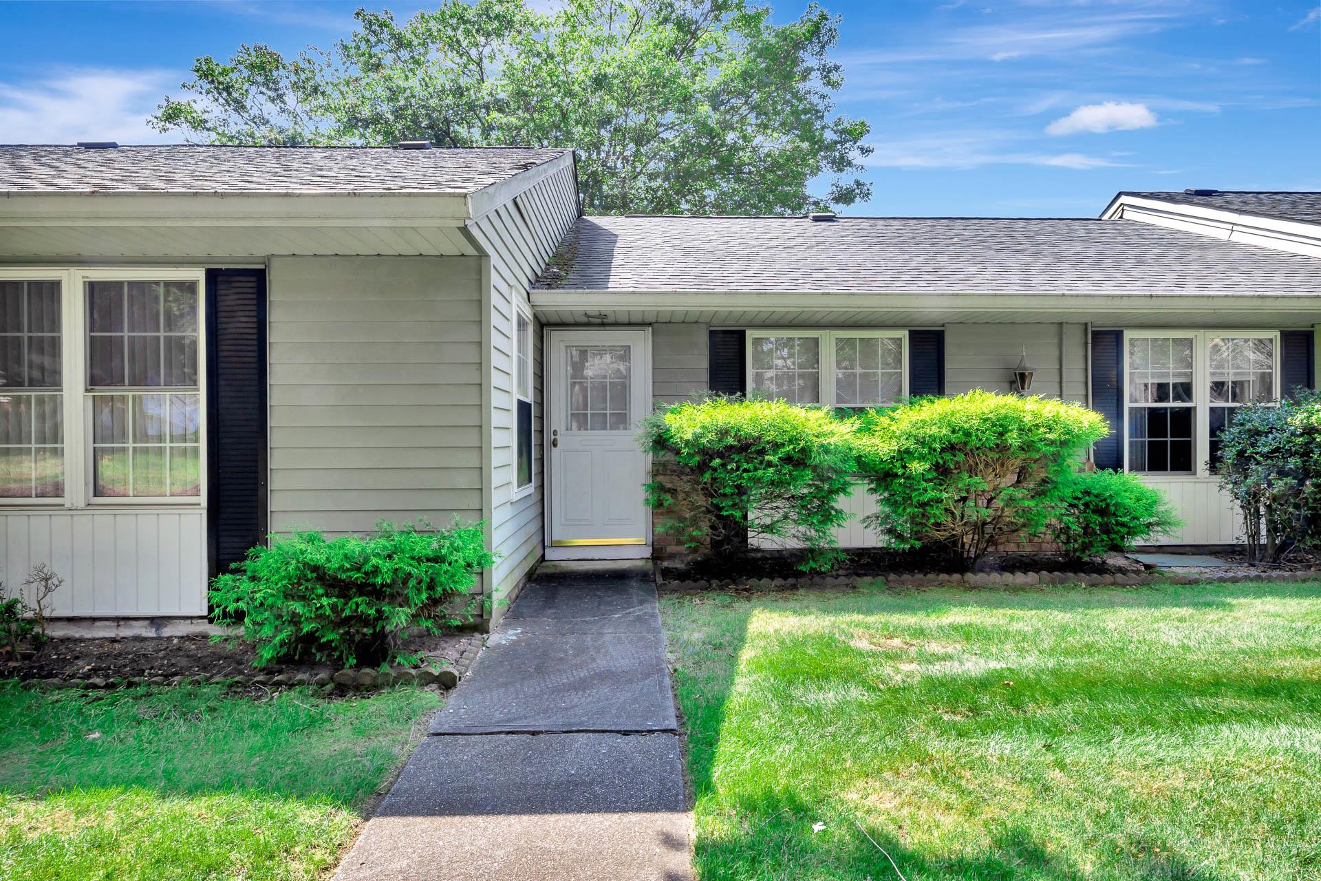 384 Woodbridge Drive B Property Photo 1