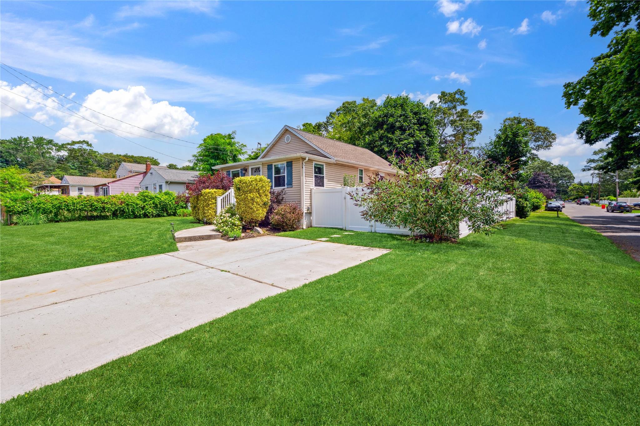 25 Woodycrest Drive Property Photo 2