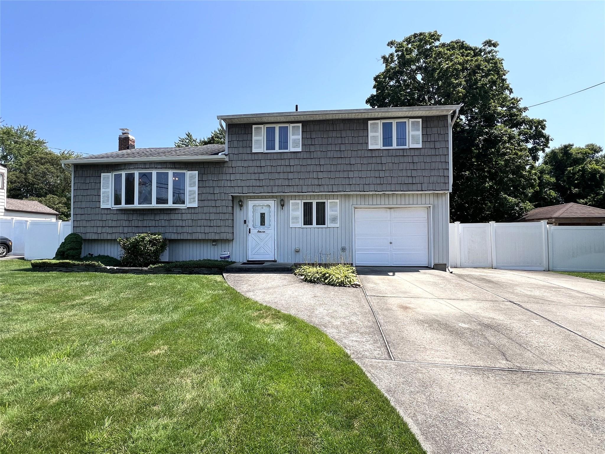 11 Starfire Drive Property Photo 1