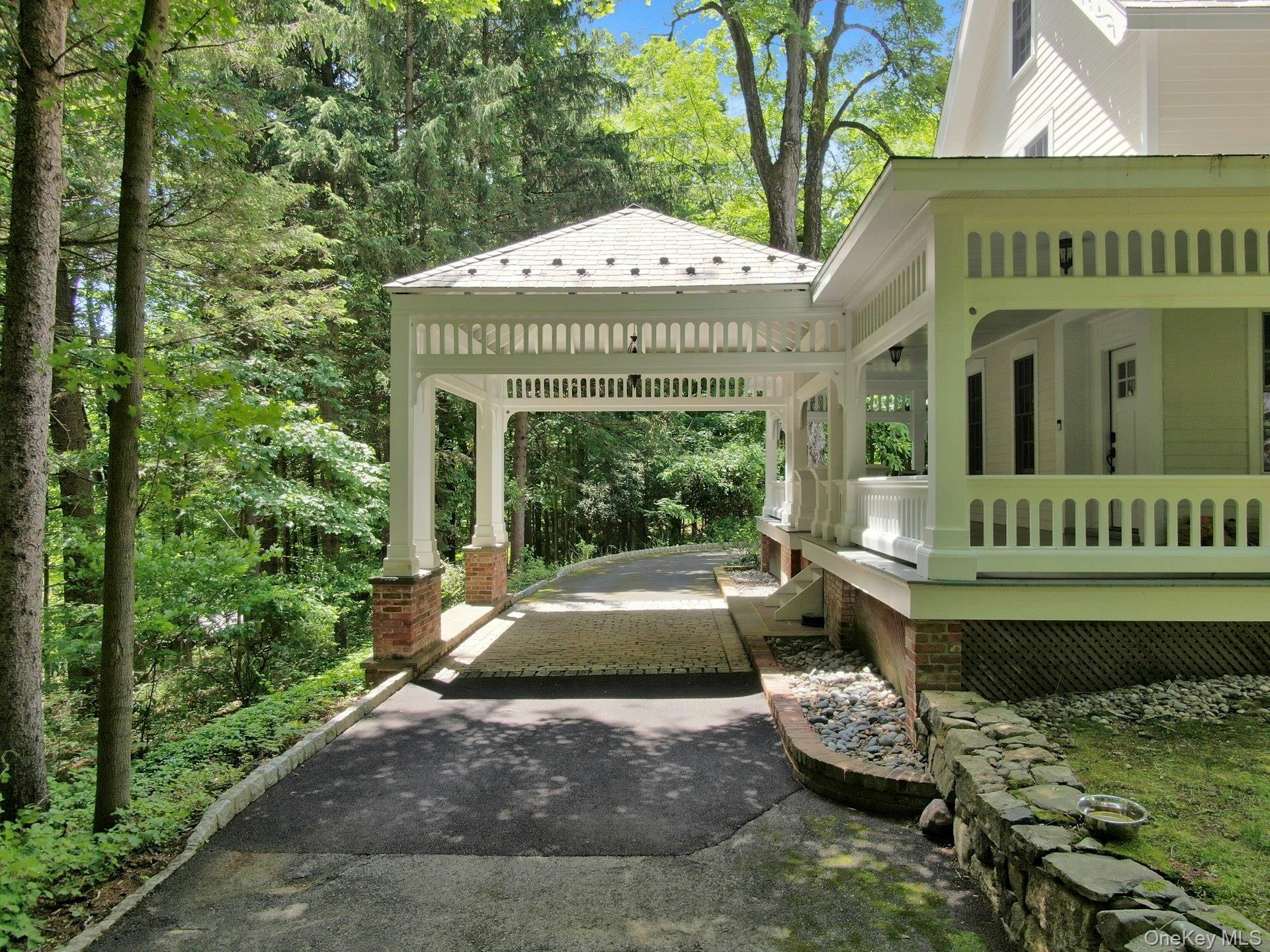314 Haverstraw Road Property Photo 2