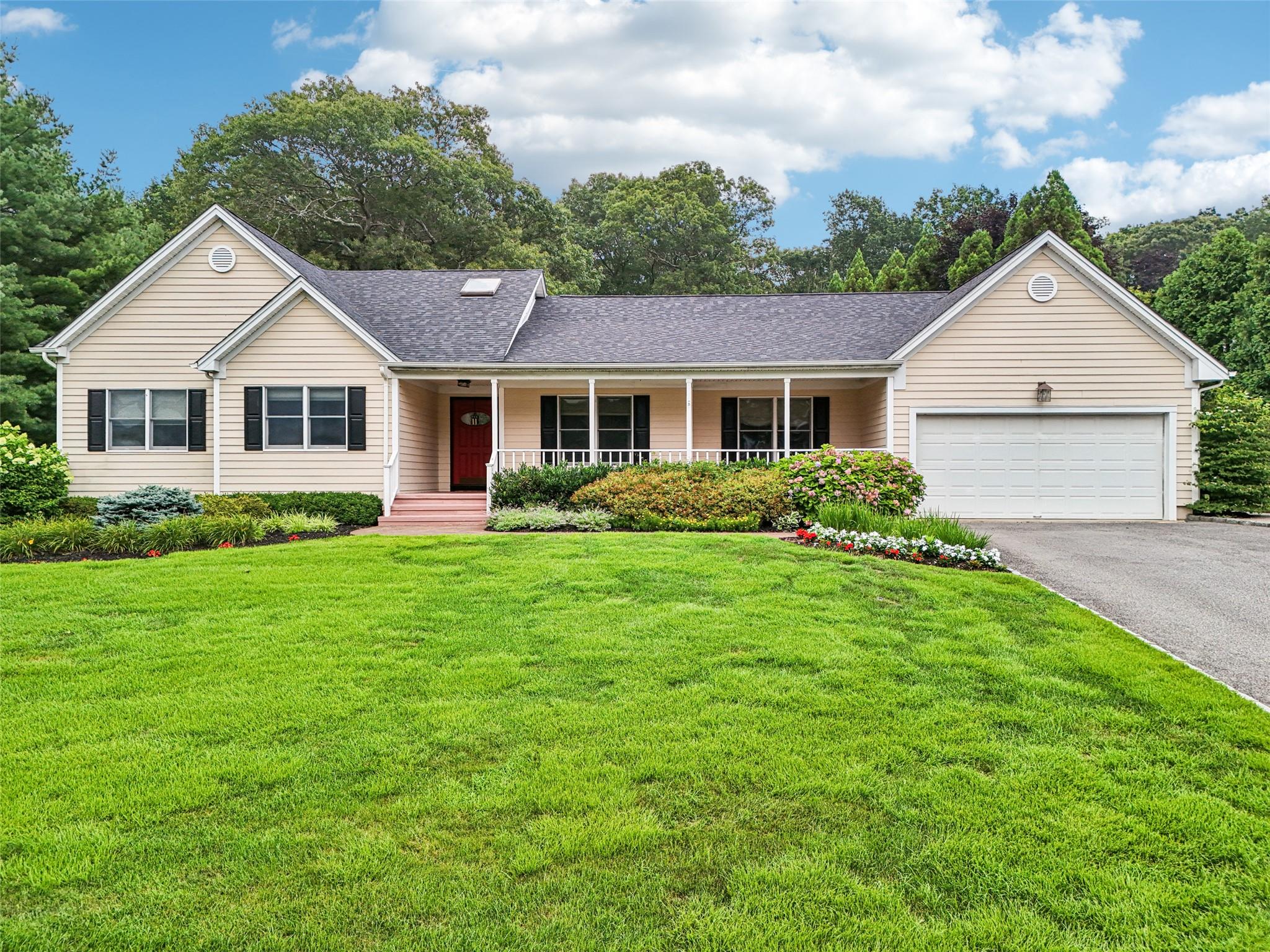 17 Wood Hollow Lane Property Photo 1