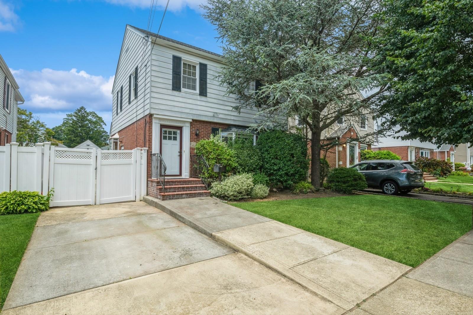 72 Spruce Street Property Photo 1