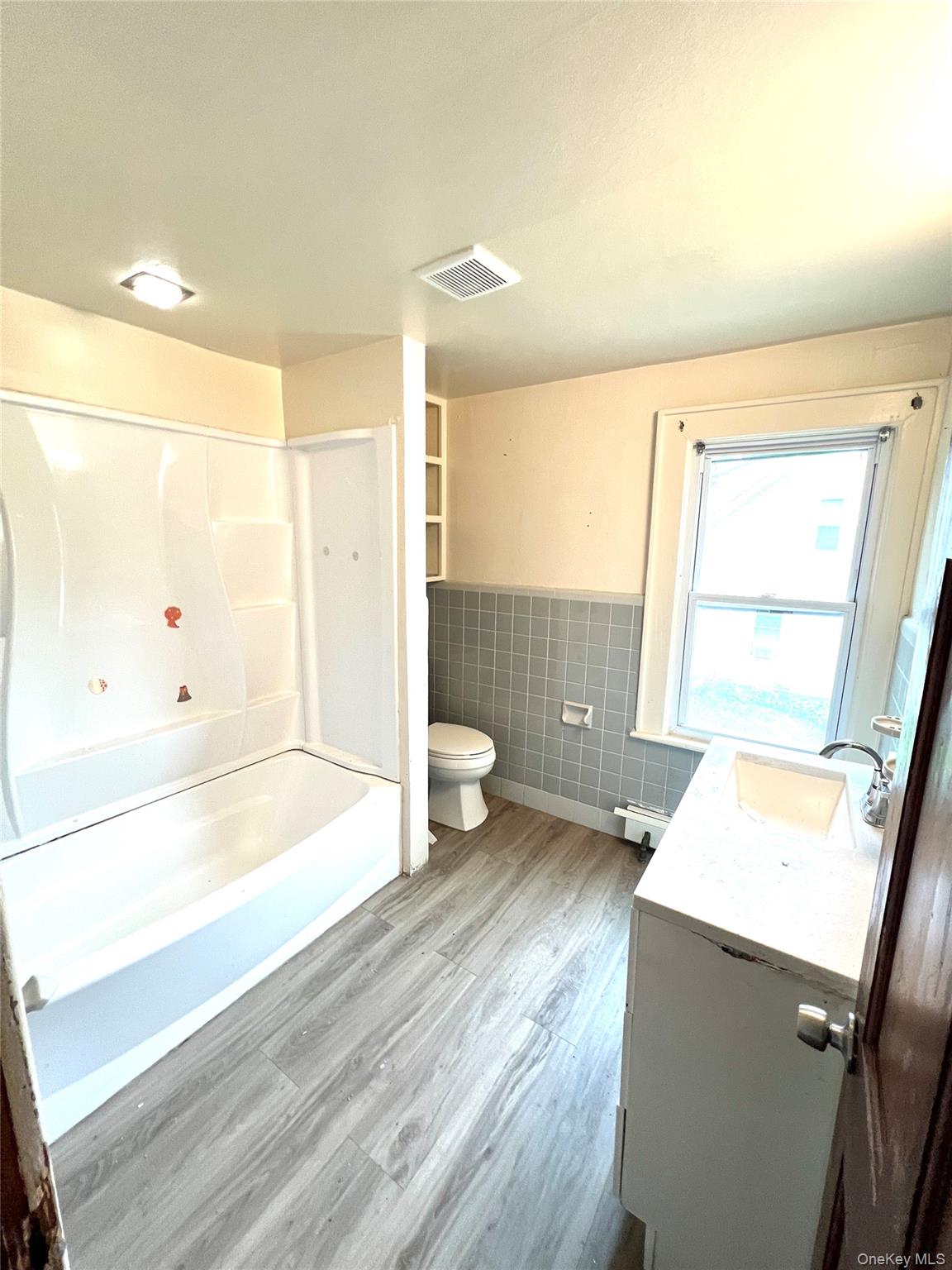 1680 Main Street Property Photo 5