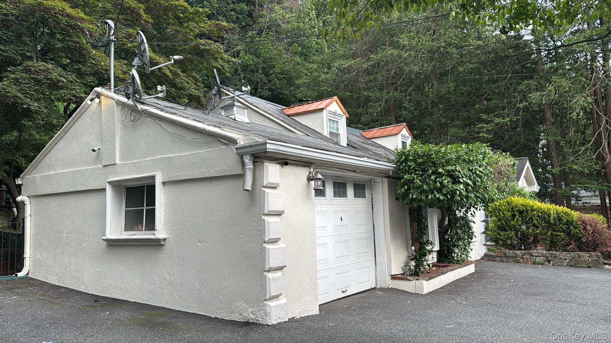 445 W Hartsdale Avenue Property Photo 7