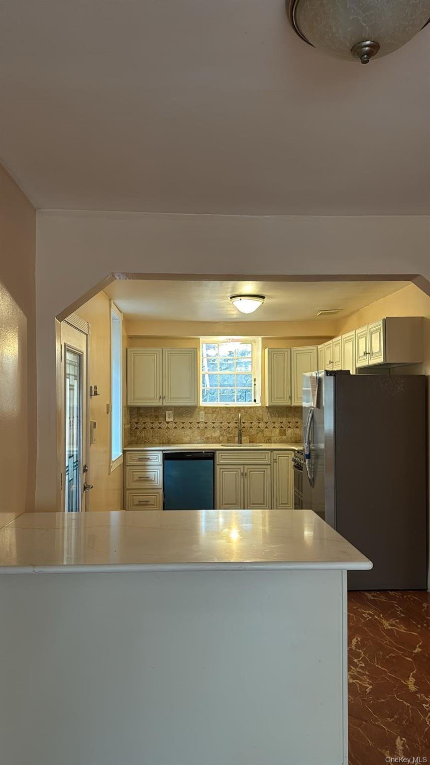 445 W Hartsdale Avenue Property Photo 26