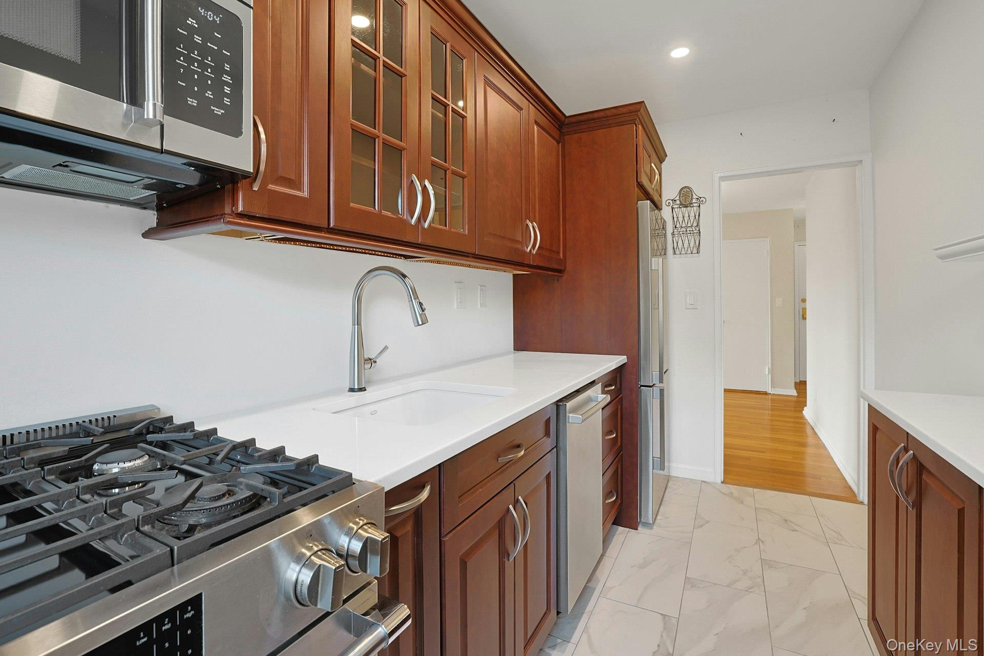 19 Old Mamaroneck Road 6m Property Photo 13